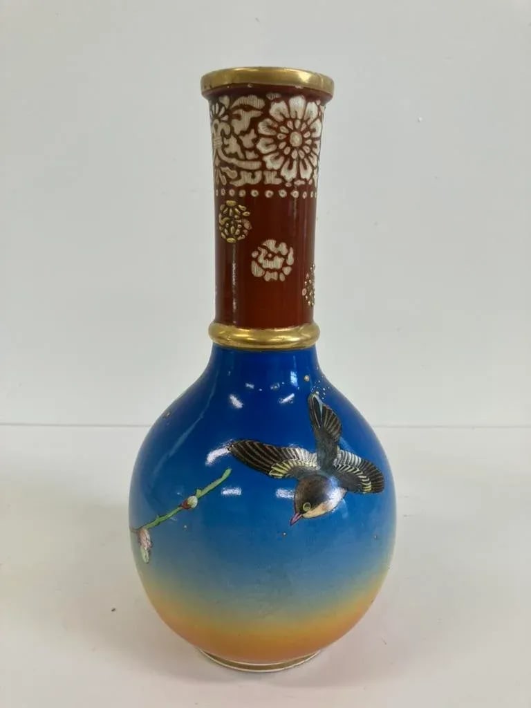 Antique Japanese Satsuma-Style Vase With Floral & Gilt Detailing - Late 19th to Early 20th Century - 4