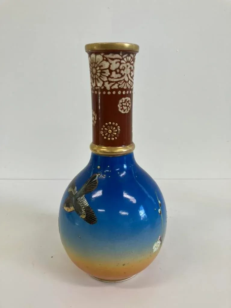 Antique Japanese Satsuma-Style Vase With Floral & Gilt Detailing - Late 19th to Early 20th Century - 5
