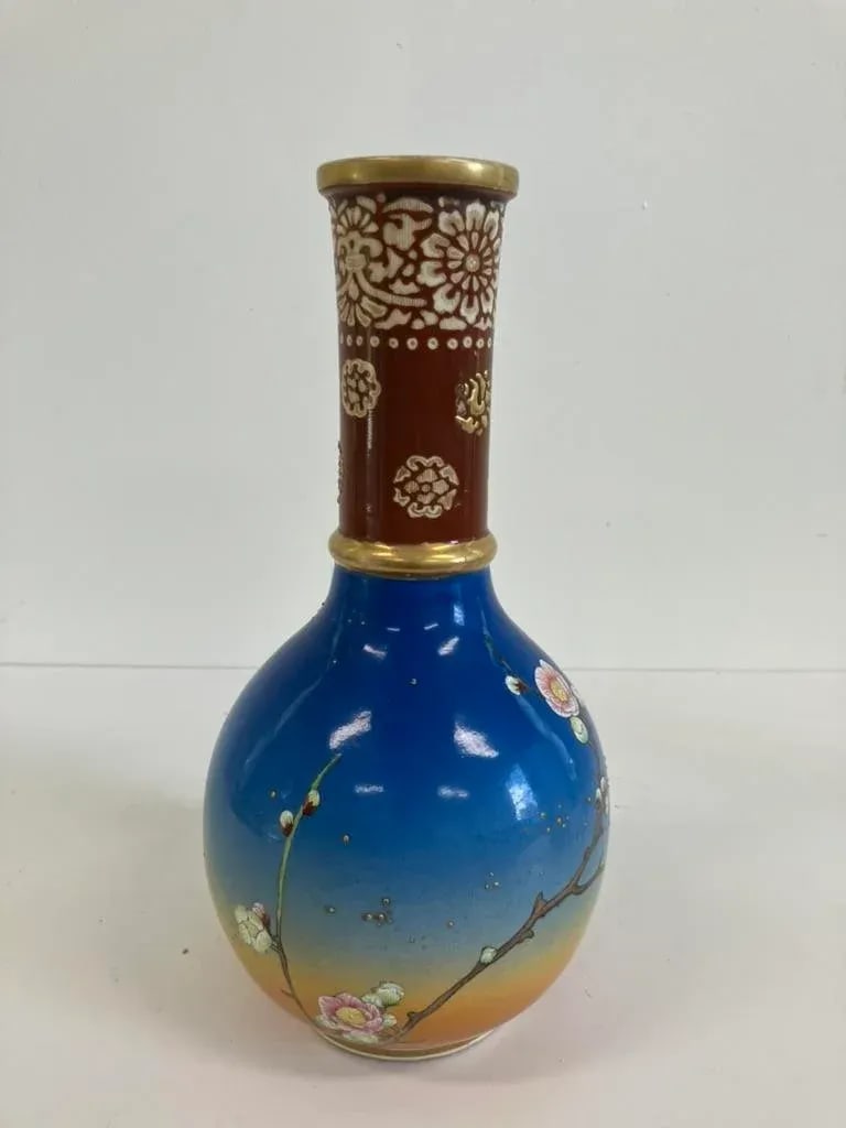 Antique Japanese Satsuma-Style Vase With Floral & Gilt Detailing - Late 19th to Early 20th Century - 6