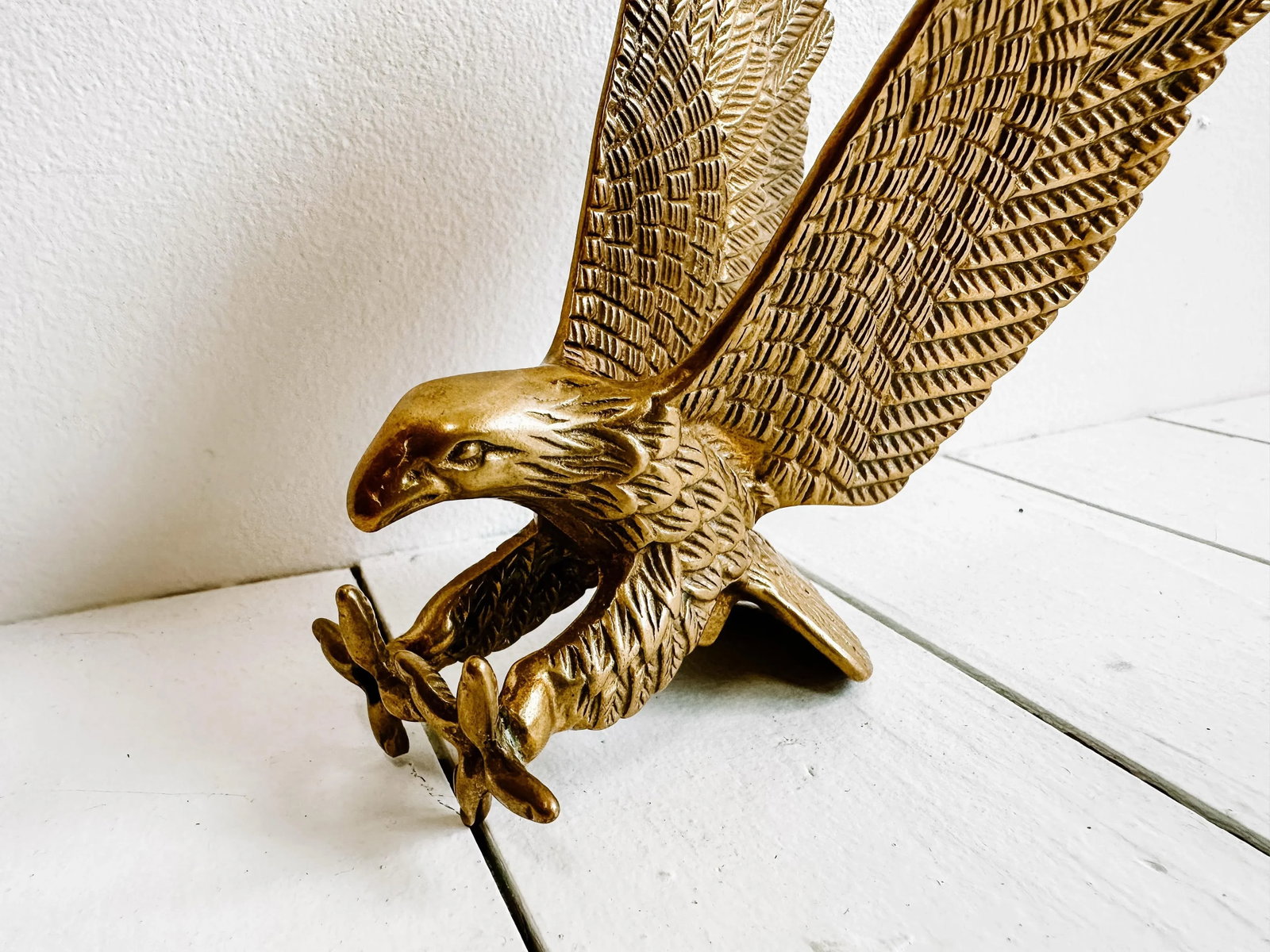Vintage Brass Eagle in Flight Sculpure of Finial Piece - 2