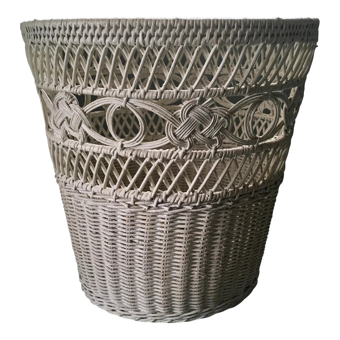 Vintage White Wickerwork Wastepaper Basket: A great vintage wastepaper basket in excellent condition. Ships within 1-2 days using USPS. All items packed with care. Please contact us with any questions. Arrives within 2-5 business days after