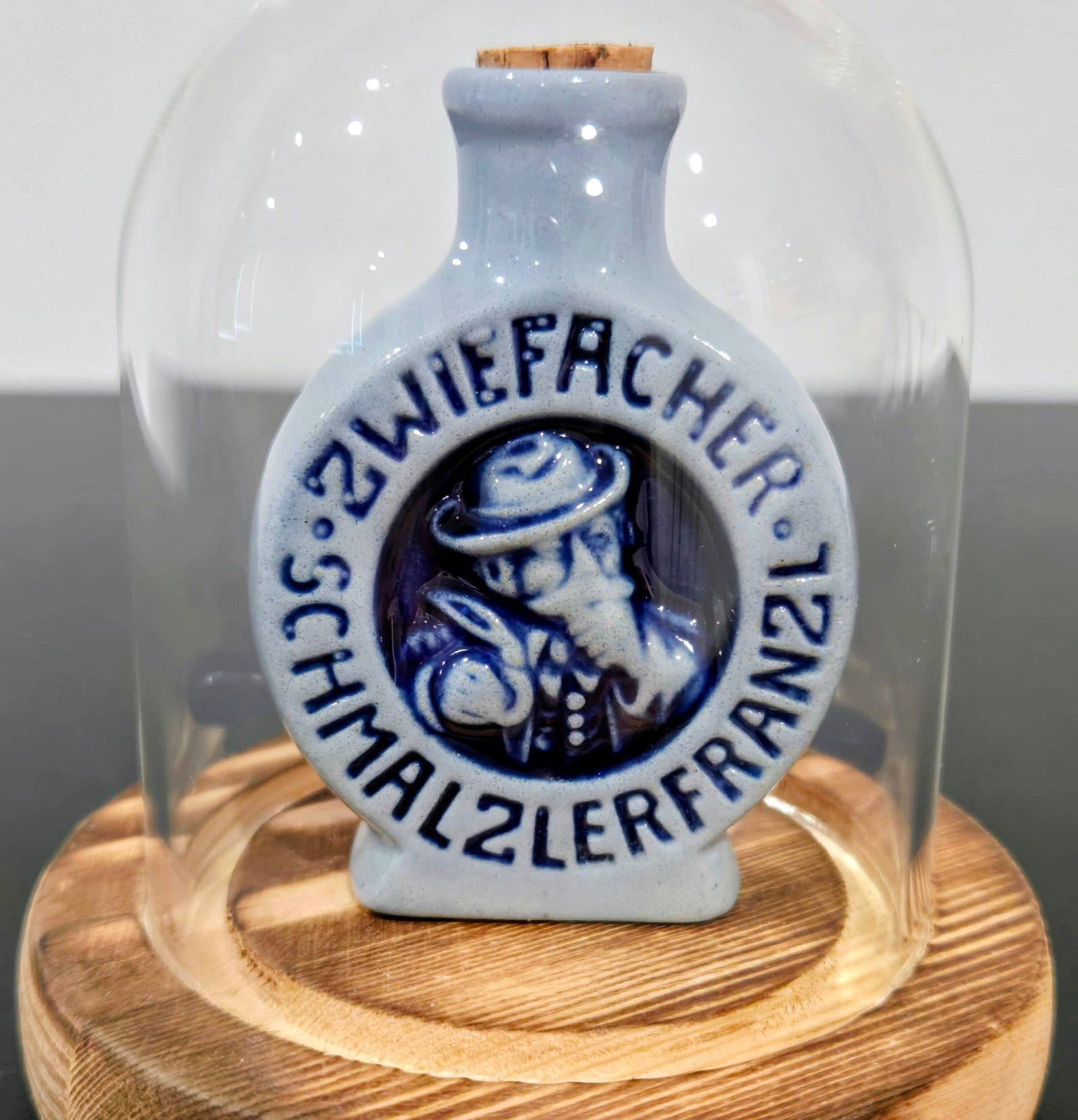 Vintage German Zwiefacher Schmalzlerfranzl Stoneware Snuff Bottle With Cobalt Stopper & Glass Displa - 4