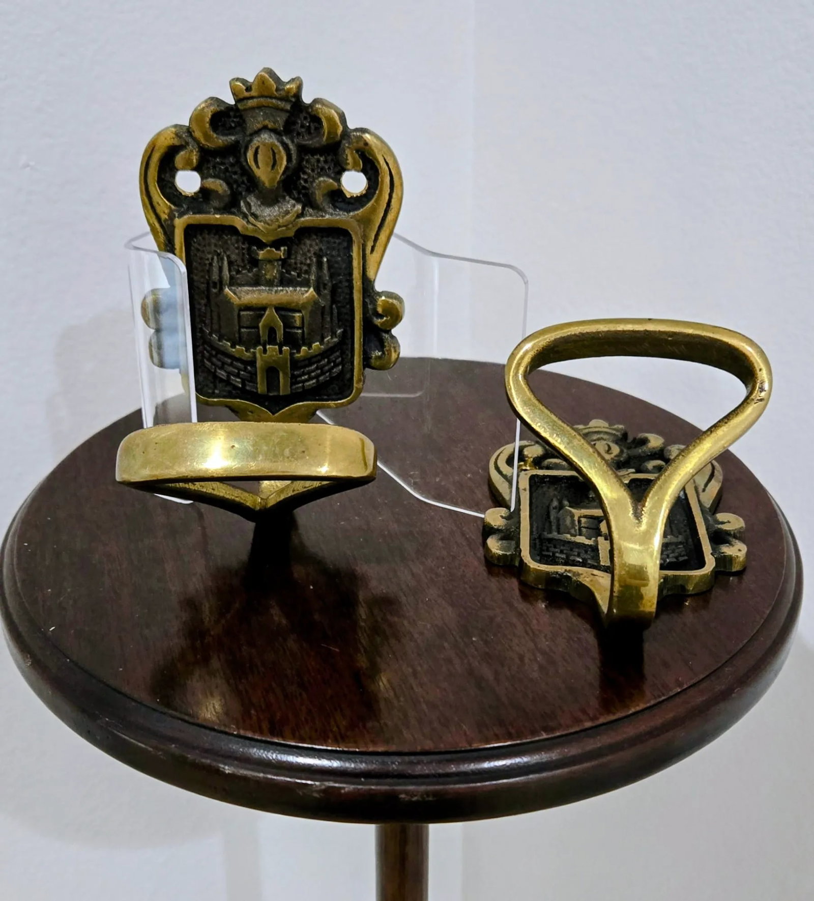 Early 20th Century Art Nouveau Brass Wall Hangers (2-Piece Set) - Royal Castle Coat of Arms Motif - 2