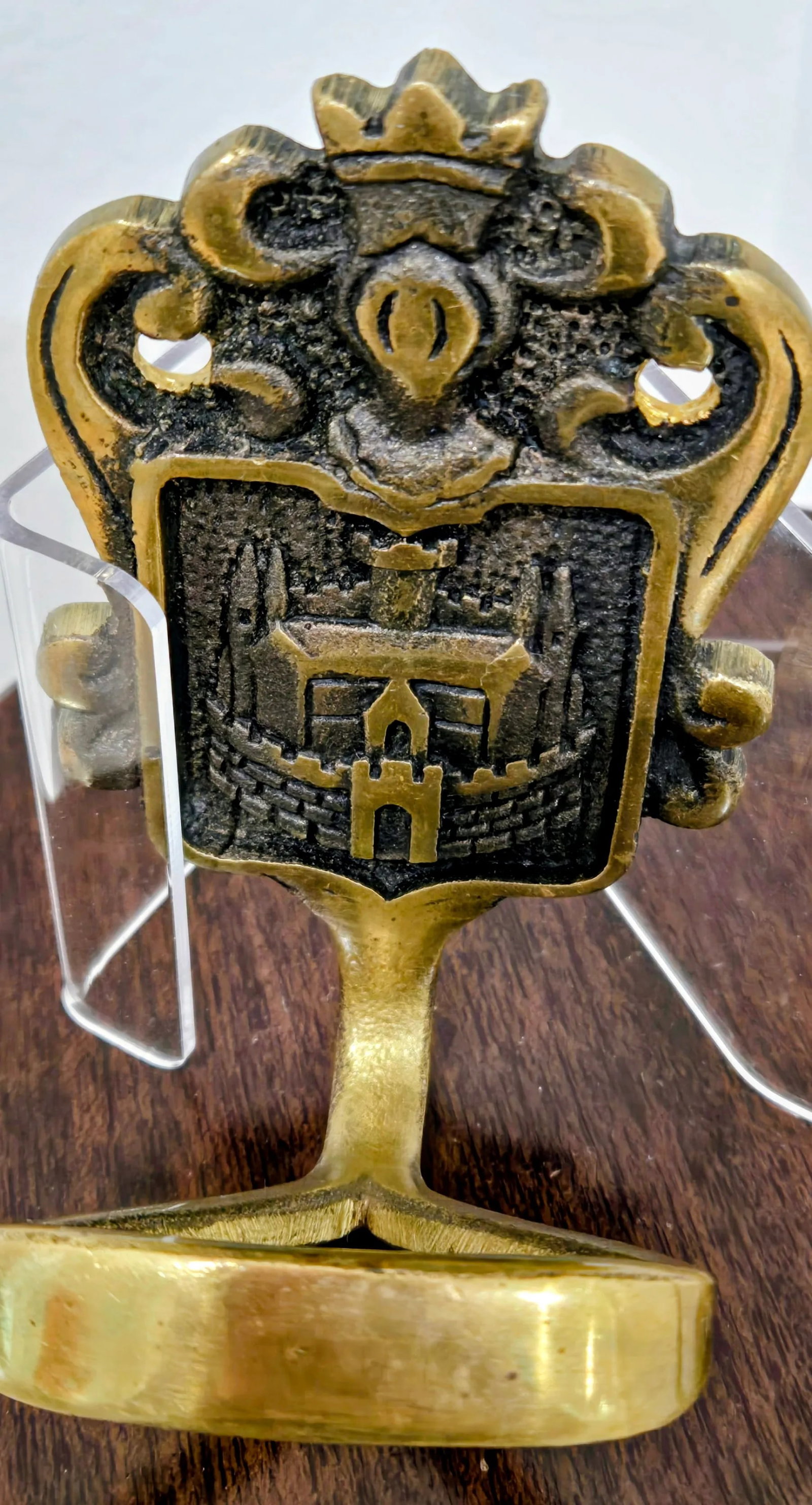 Early 20th Century Art Nouveau Brass Wall Hangers (2-Piece Set) - Royal Castle Coat of Arms Motif - 3