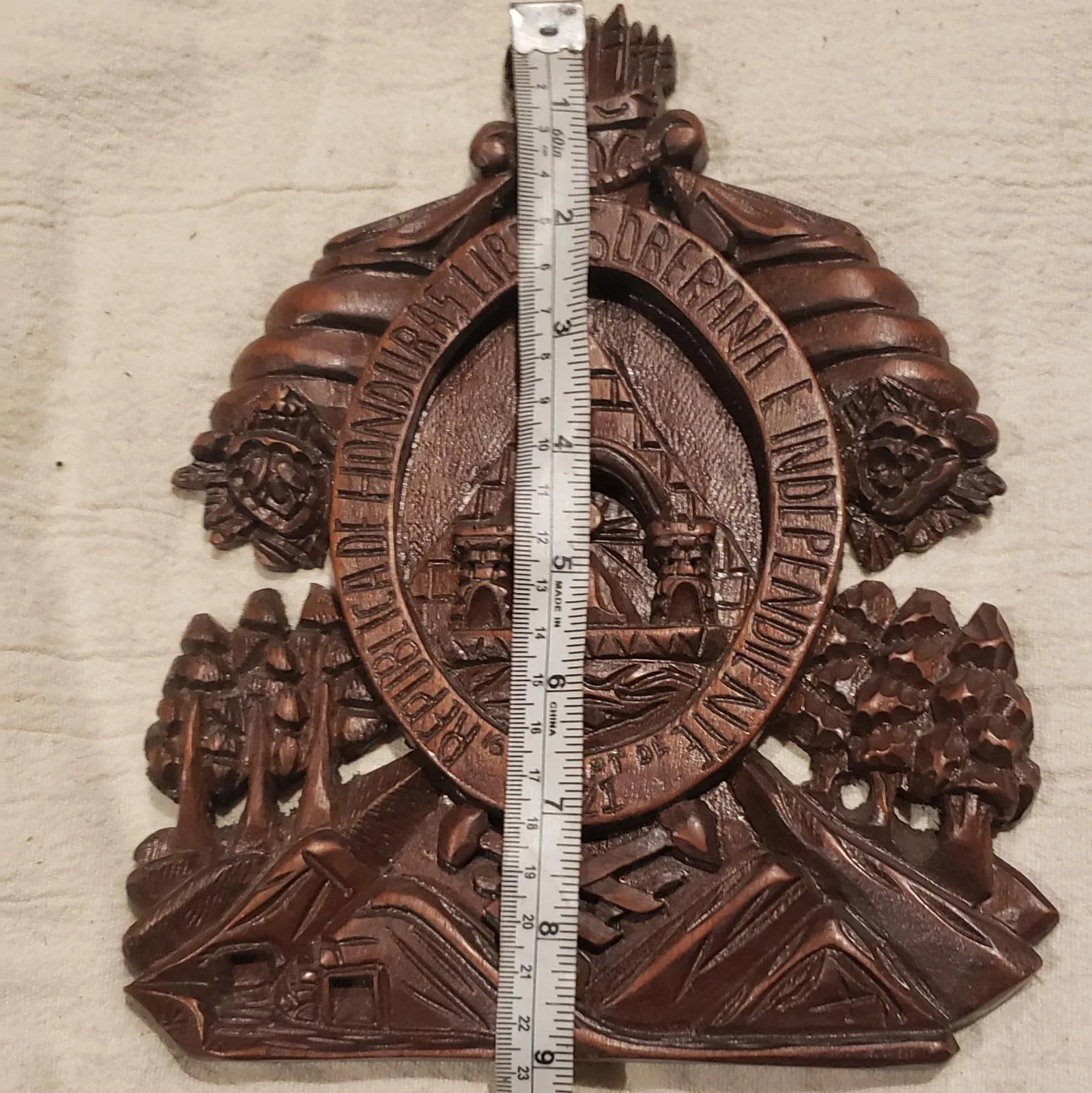 Vintage Handcarved Coat of Arrms of Honduras Wall Object - 2