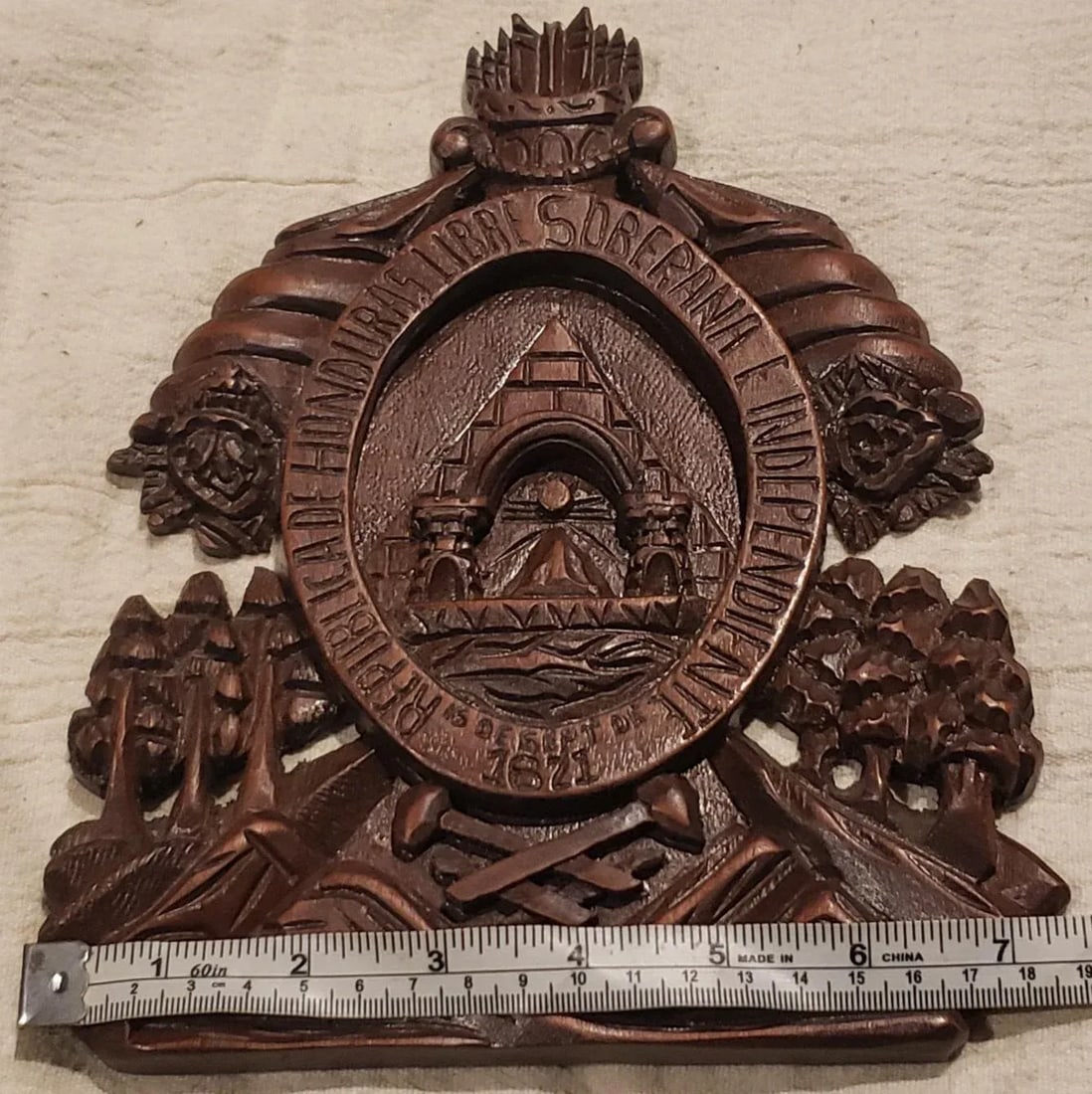 Vintage Handcarved Coat of Arrms of Honduras Wall Object - 3