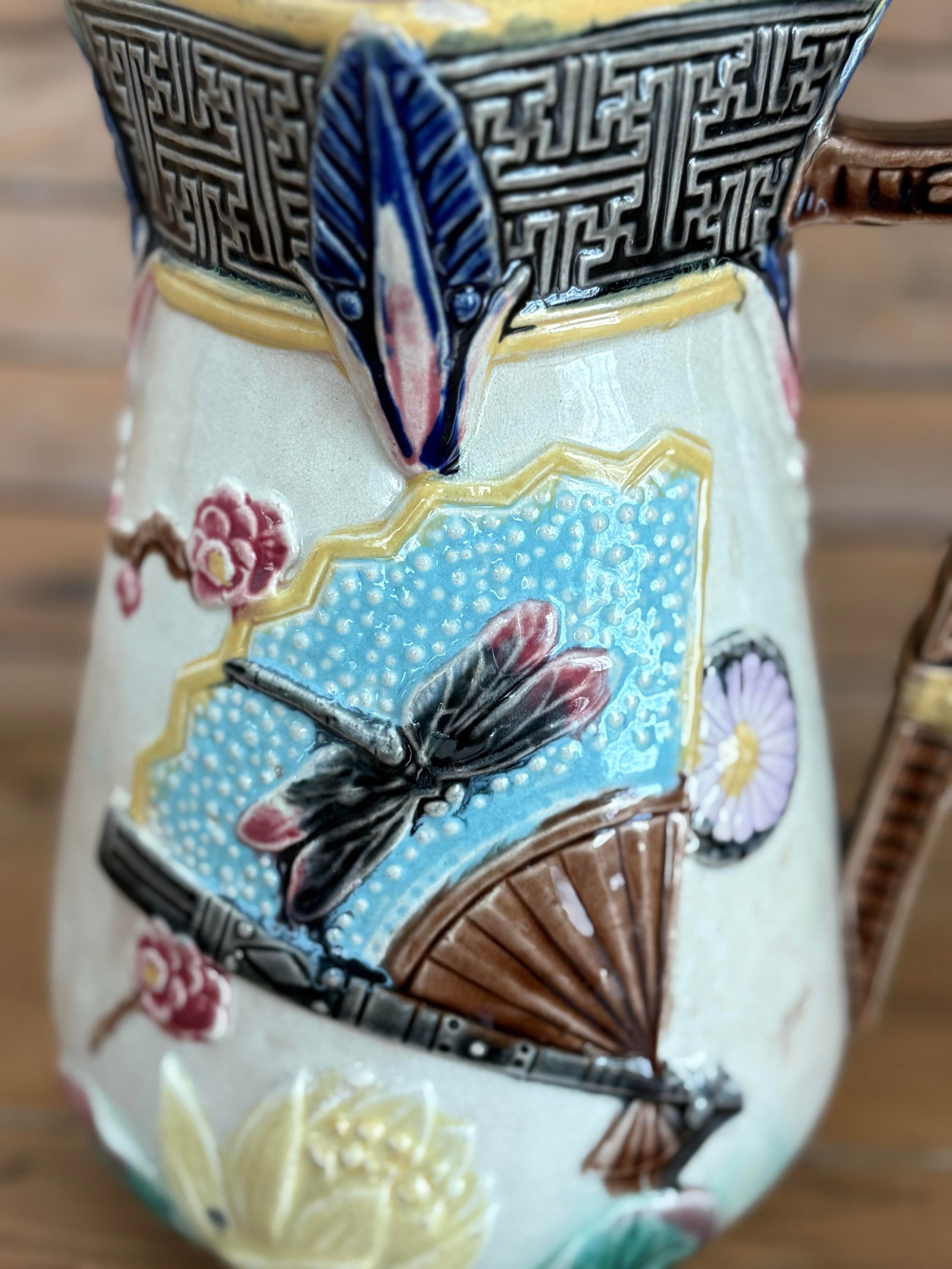 Victorian Majolica Aesthetic Movement Pitcher - Japonisme Lotus, Fans & Dragonfly, c.1880 - 3