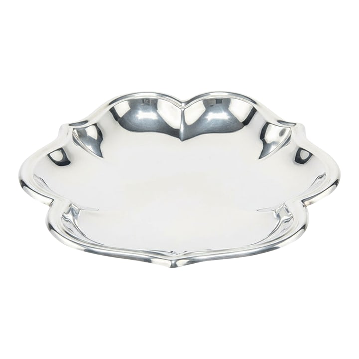 Mid 20th Century English Silver MFG Corp Silver-Plated Floral Rim Serving Platter: Elevate your home decor or entertaining experience with this beautifully crafted vintage silver-plated serving platter by English Silver Mfg Corp. Made in the USA, this piece features a classic