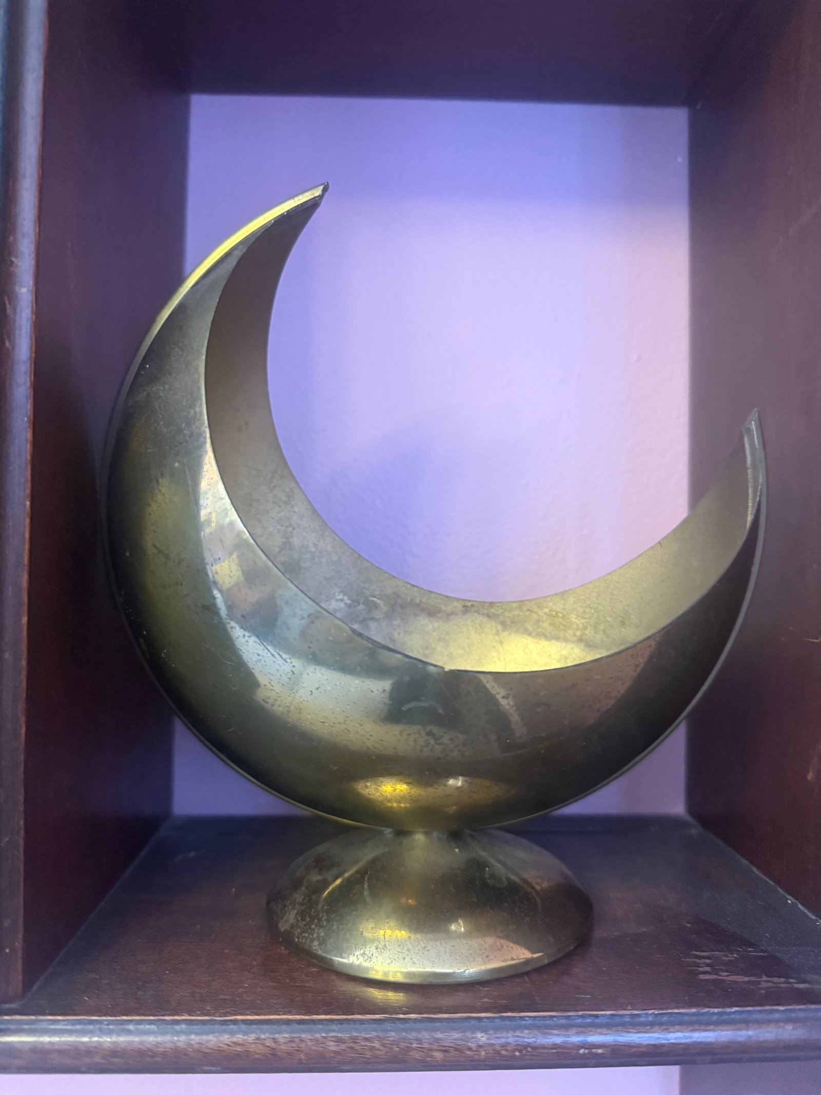 Vintage Sculptural Brass Crescent Bowl on Pedestal Stand - 2