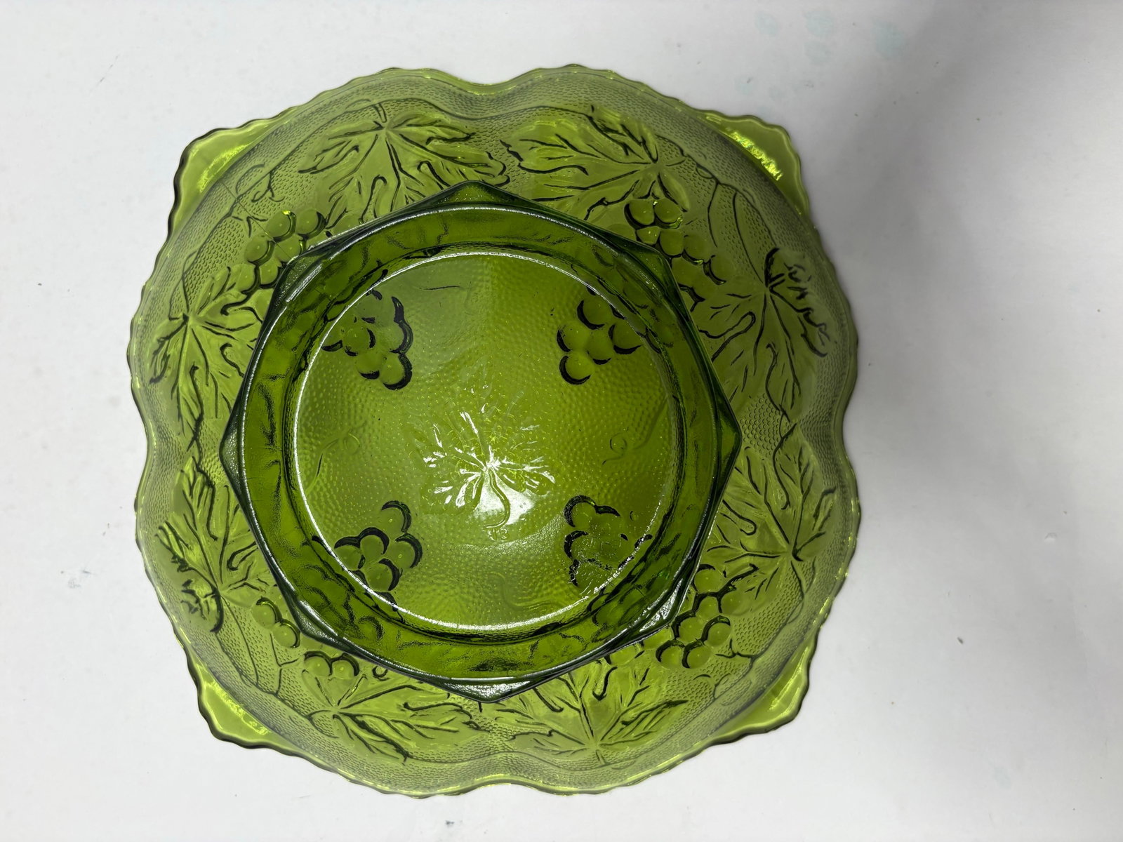Vintage Indiana Glass Green Grape Pedestal Bowl, Mid-Century Pressed Glass - 2