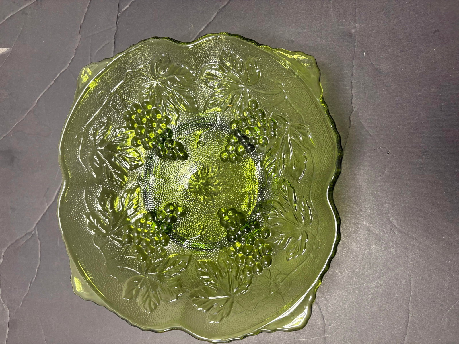 Vintage Indiana Glass Green Grape Pedestal Bowl, Mid-Century Pressed Glass - 5
