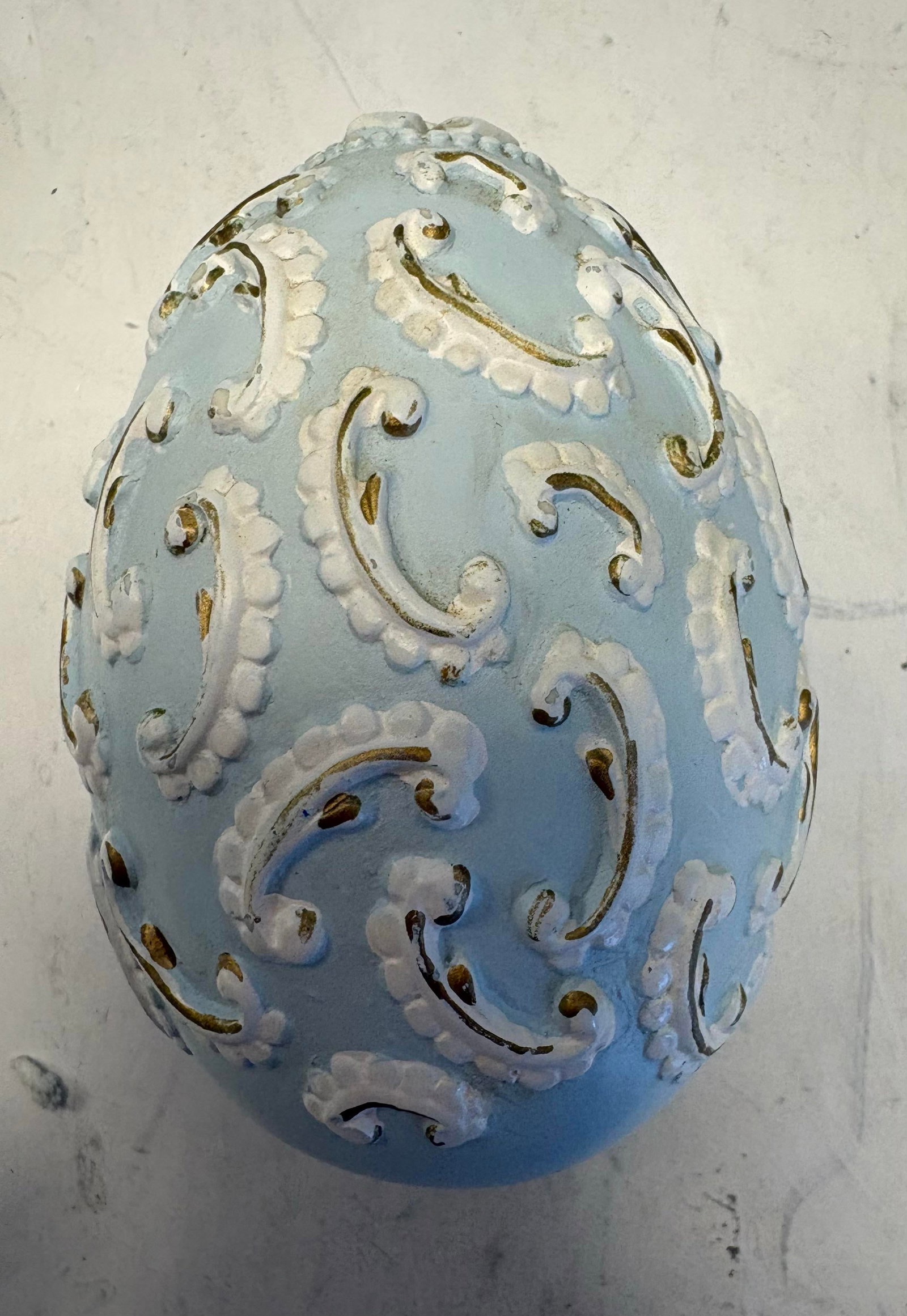 Vintage Hand-Painted Chalkware Egg With Robin Bird Motif - 4