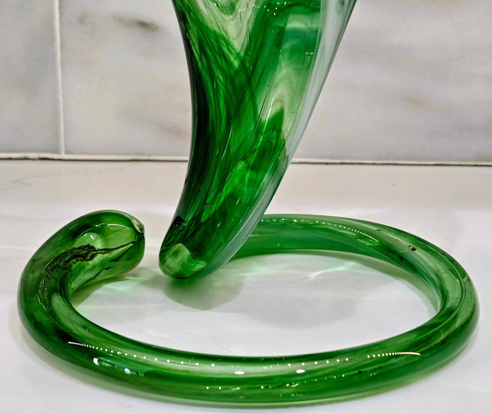 Mid-Century Modern Emerald Swirl Murano Style Handkerchief Vase - 8