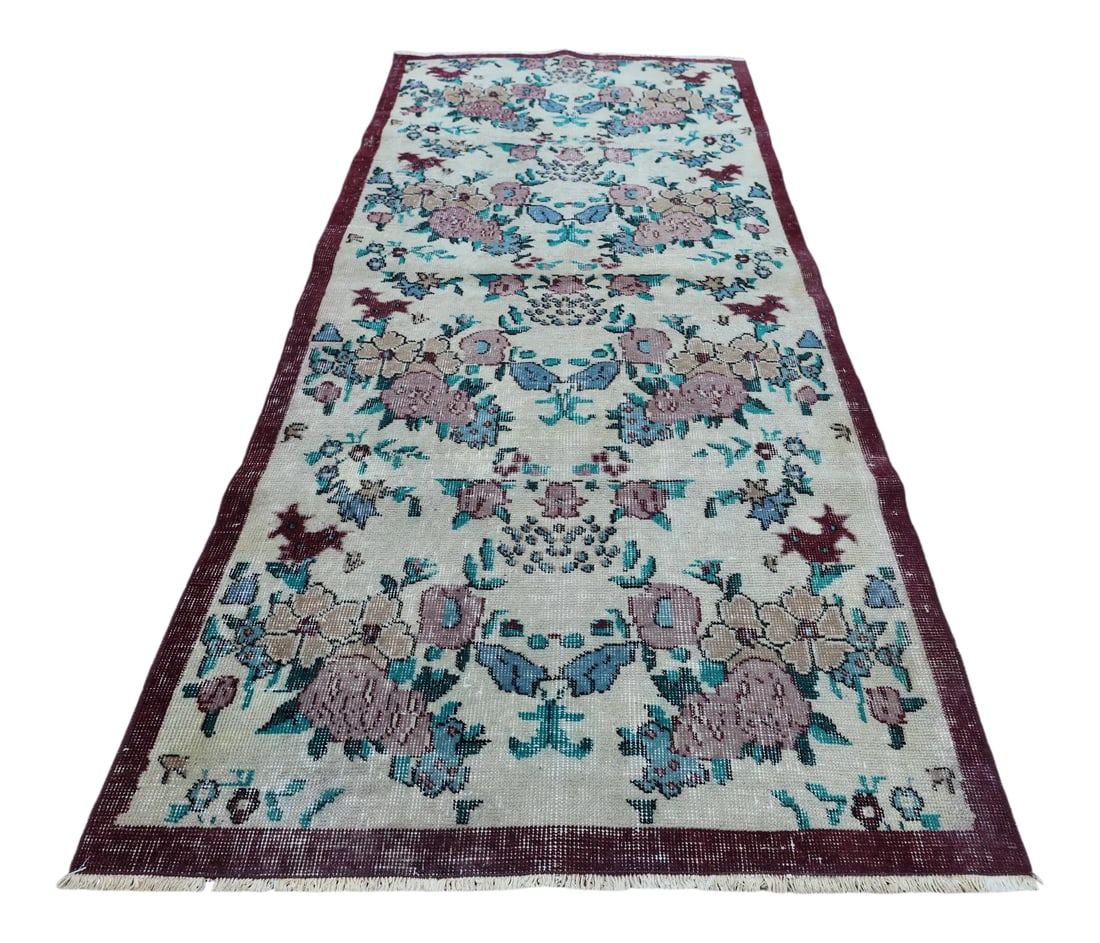 1960s Vintage Turkish Floral Desing Oushak Natural Wool Rug: 1960s Traditional Turkish Hand Knotted Vintage Oushak Rug Size: 3.4 x 6.3 ft - 103 x 193 cm - 41 x 76 inches Color: Organic Natural Dye ( White, Red , Blue , Light Green ) Material: 100% Hand Spun