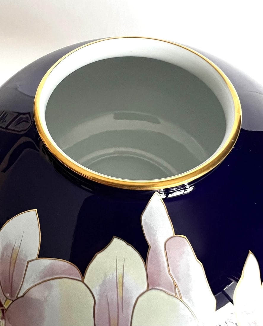 Koransha Porcelain Vase Featuring White Orchids on a Cobalt Blue Ground - 7