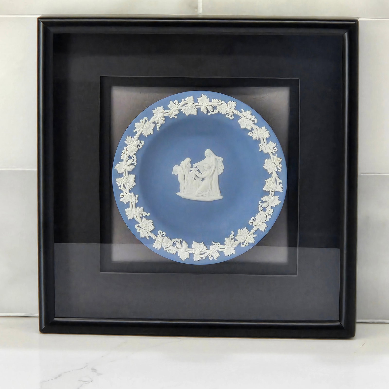 1970s Blue Wedgwood Jasperware Medallion Plate in Shadowbox Frame - 2