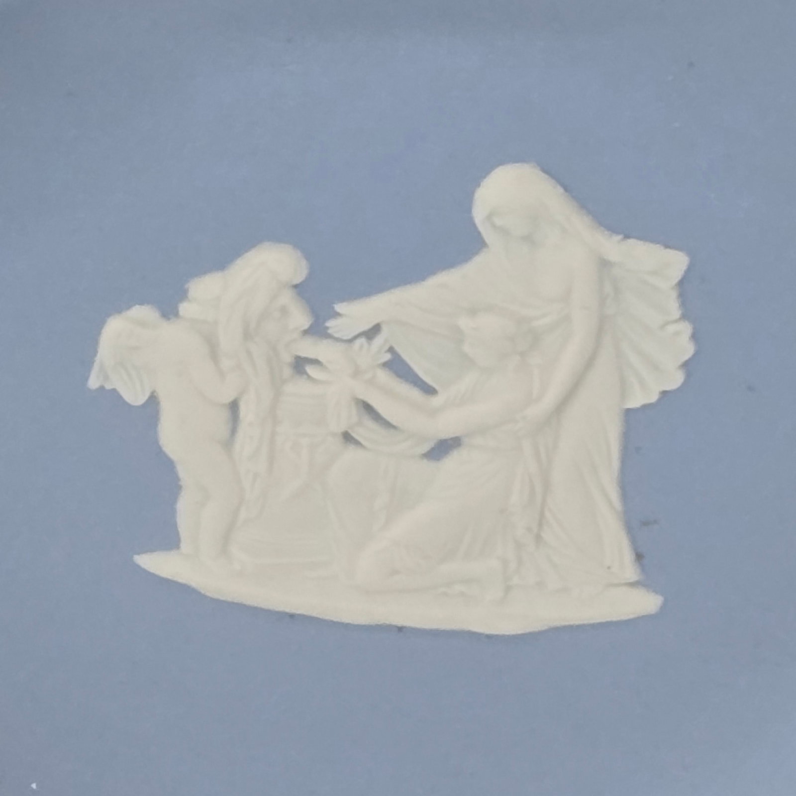 1970s Blue Wedgwood Jasperware Medallion Plate in Shadowbox Frame - 4