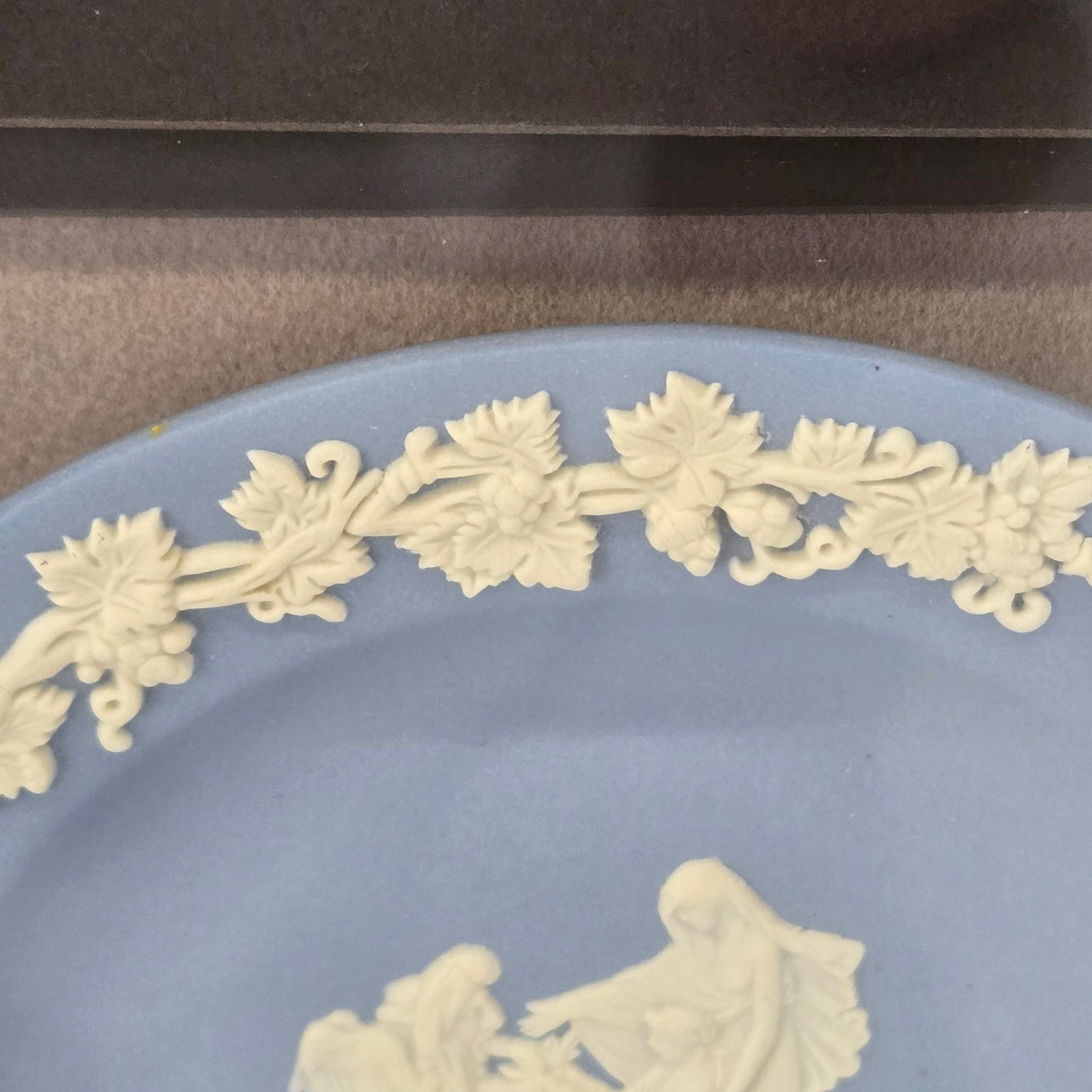 1970s Blue Wedgwood Jasperware Medallion Plate in Shadowbox Frame - 5
