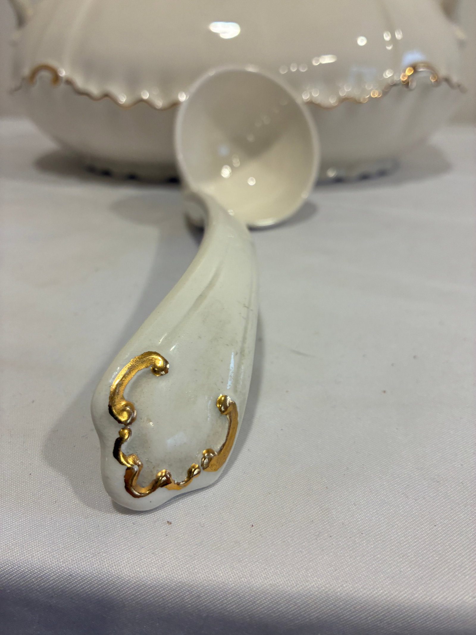 Vintage Ceramic Soup Tureen With Gold Trim and Ladle - 4