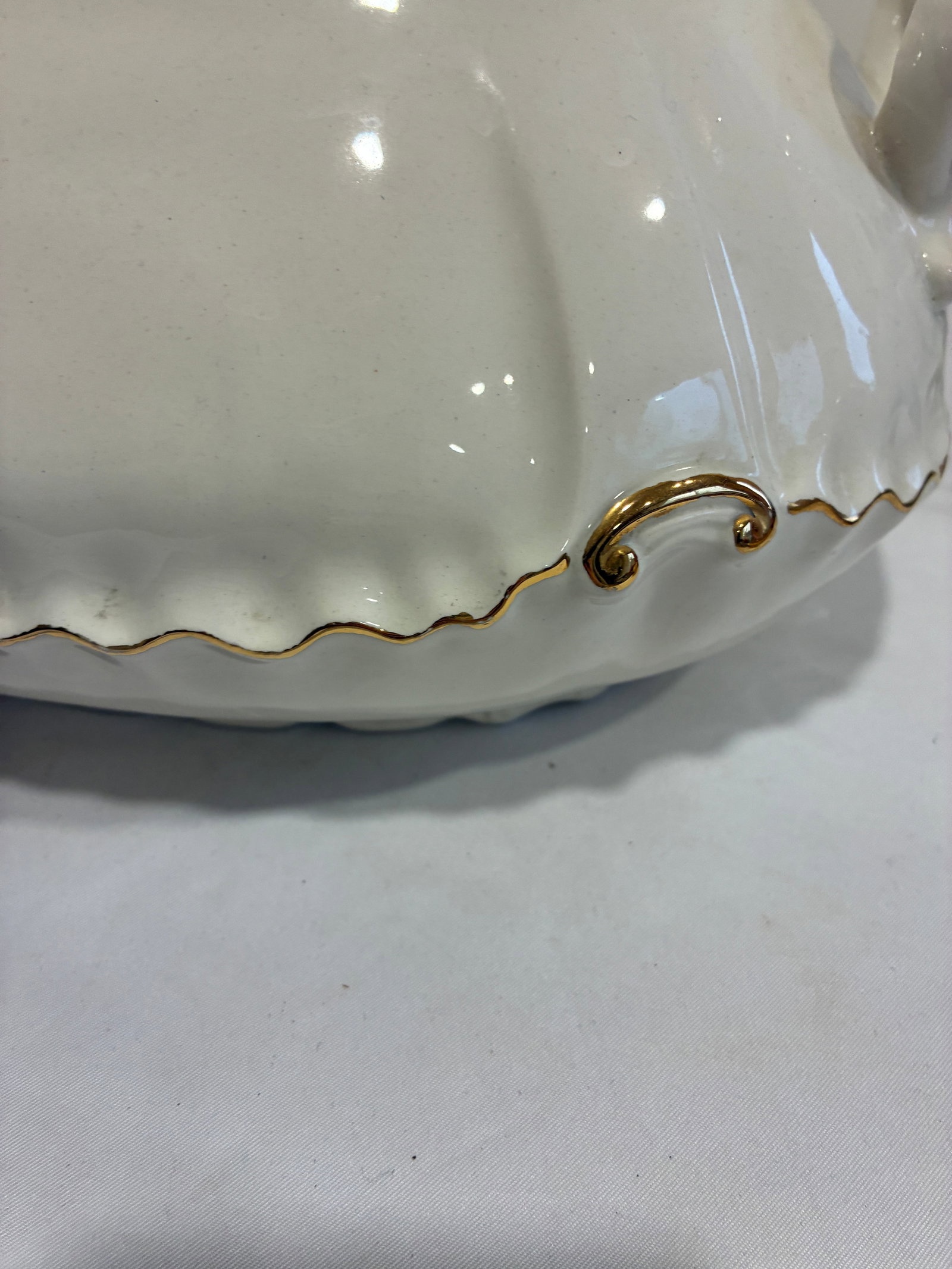 Vintage Ceramic Soup Tureen With Gold Trim and Ladle - 5