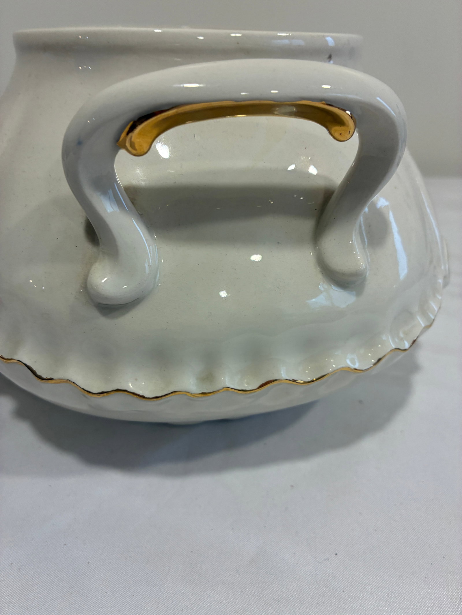 Vintage Ceramic Soup Tureen With Gold Trim and Ladle - 9