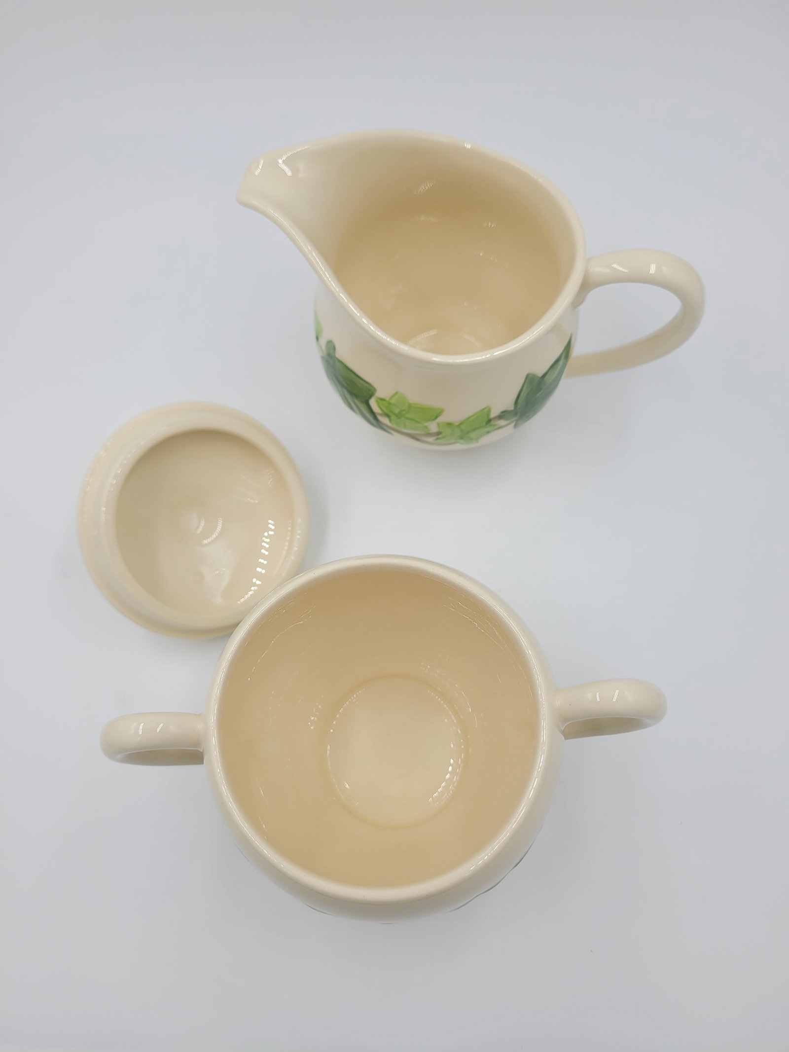 1950s Franciscan Ivy Hand-Decorated Creamer & Lidded Sugar Set - 3 Pieces - 4