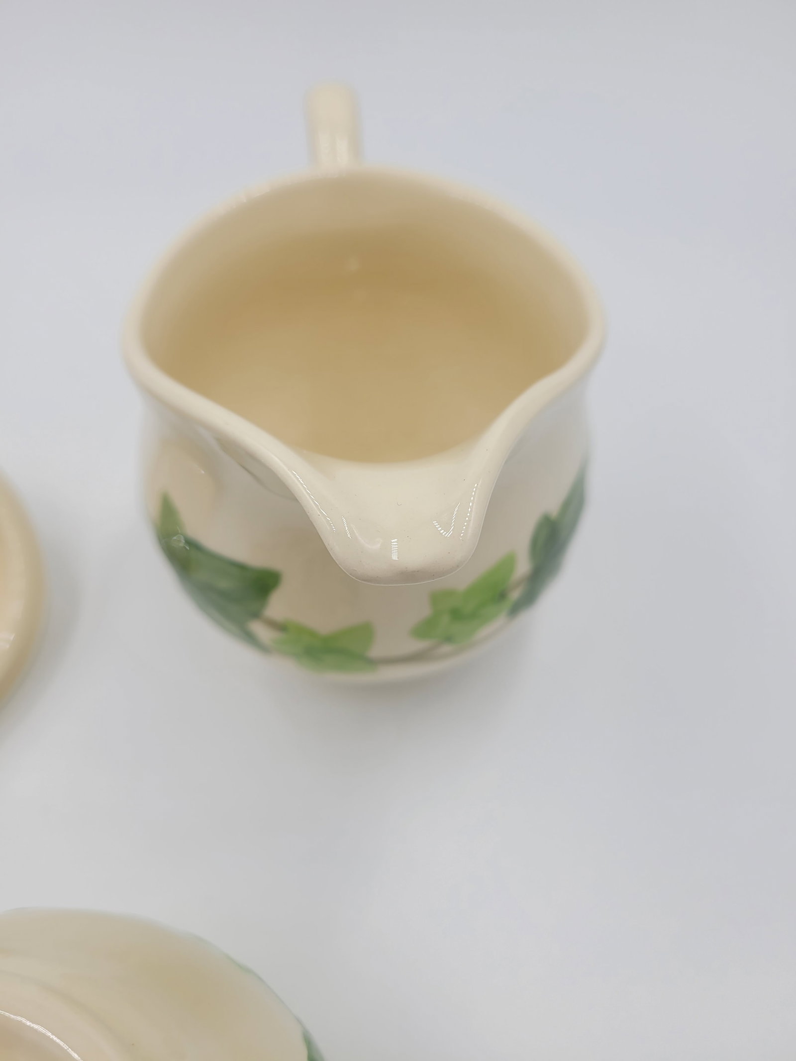 1950s Franciscan Ivy Hand-Decorated Creamer & Lidded Sugar Set - 3 Pieces - 5