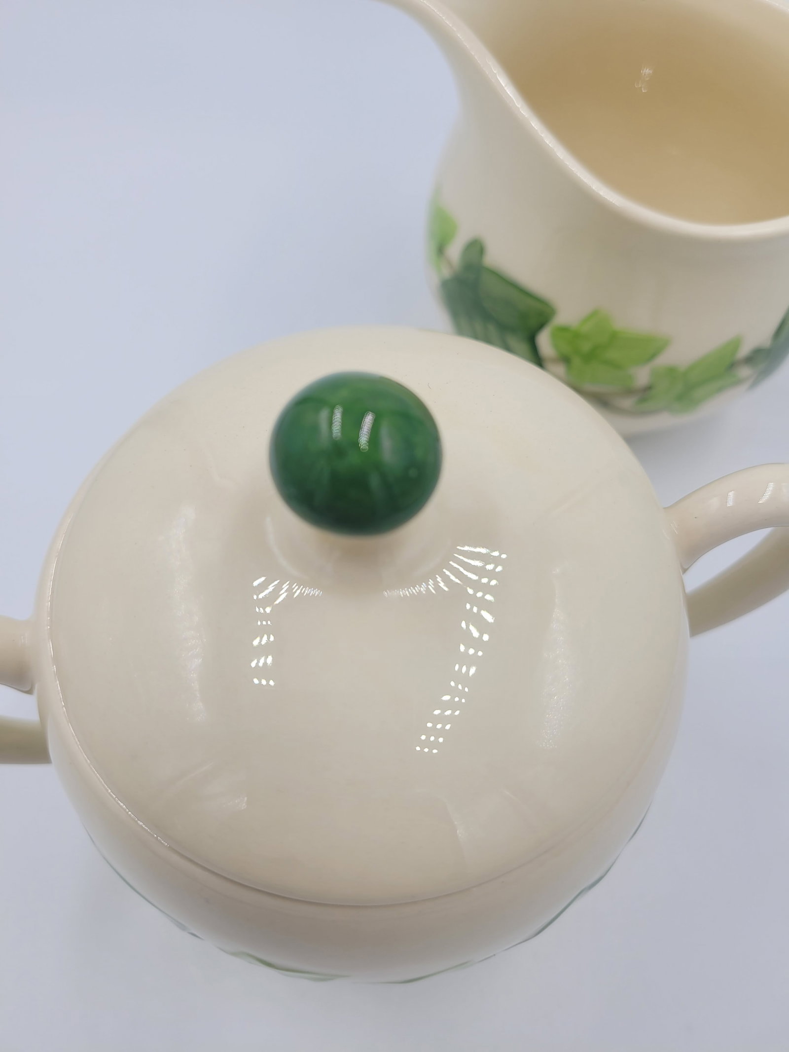 1950s Franciscan Ivy Hand-Decorated Creamer & Lidded Sugar Set - 3 Pieces - 9