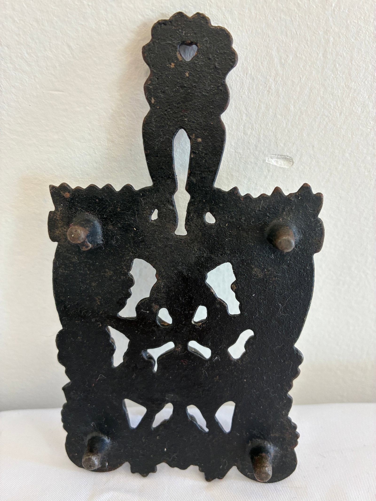 Vintage Cast Iron Grape and Vine Trivet - 7
