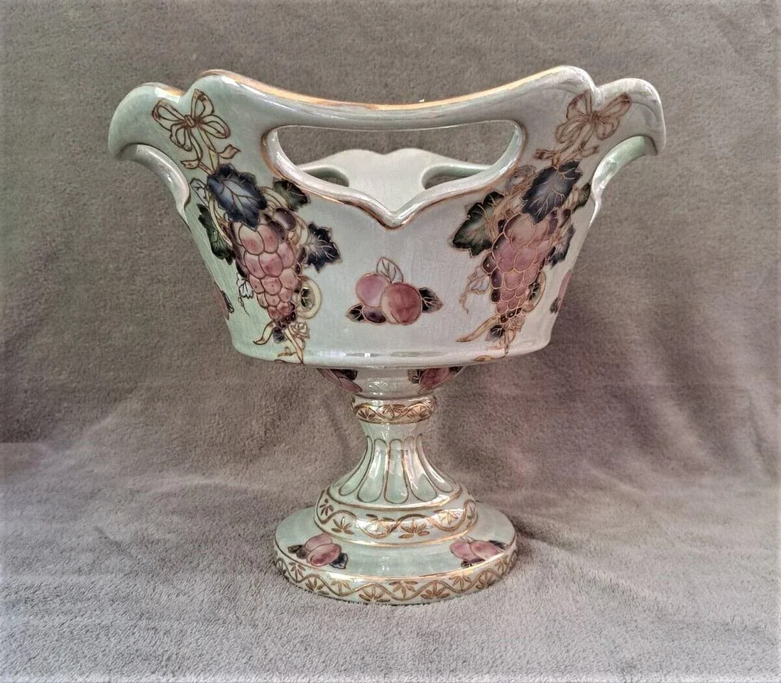 Vintage Chinese Porcelain Reticulated Floral Compote with Hand Grapes Decorations - 2
