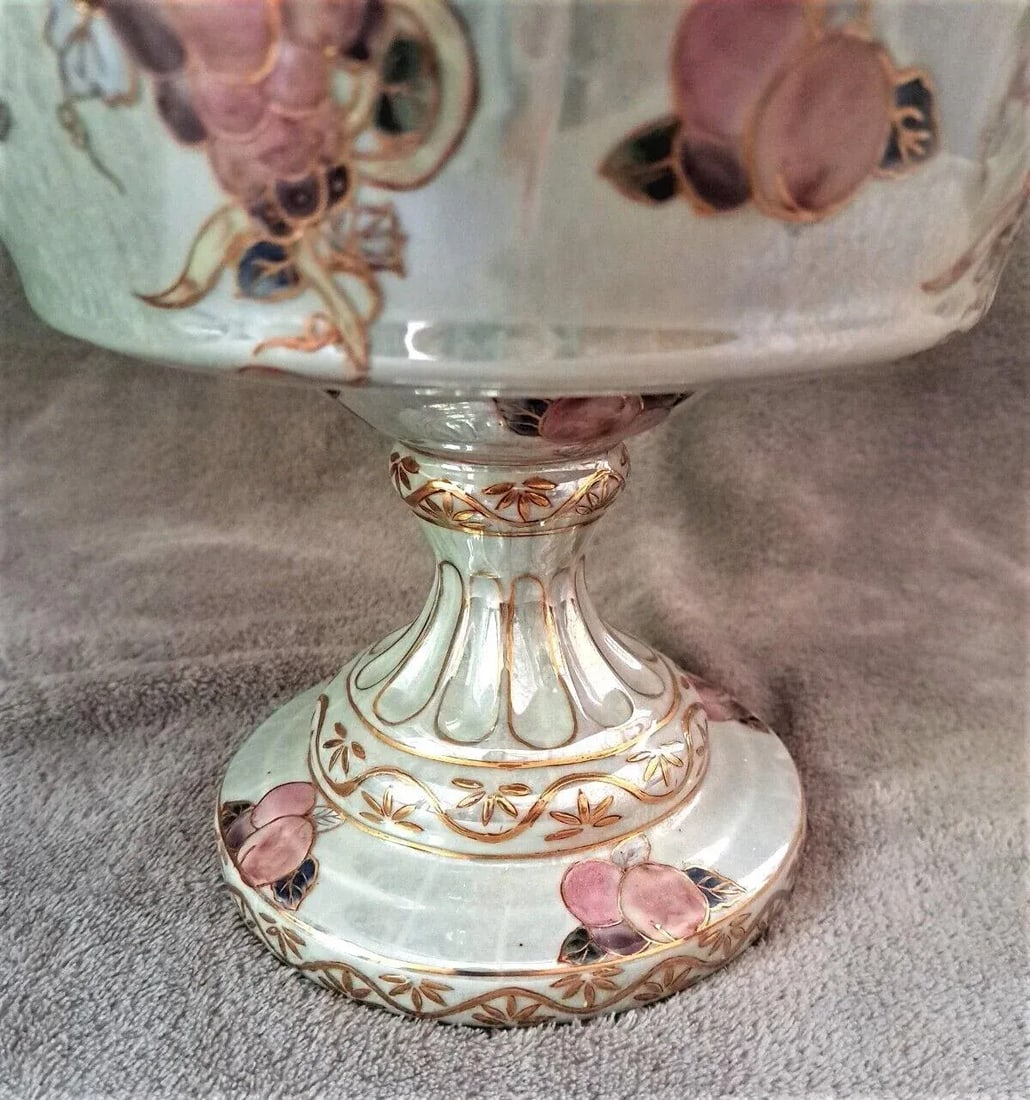 Vintage Chinese Porcelain Reticulated Floral Compote with Hand Grapes Decorations - 8