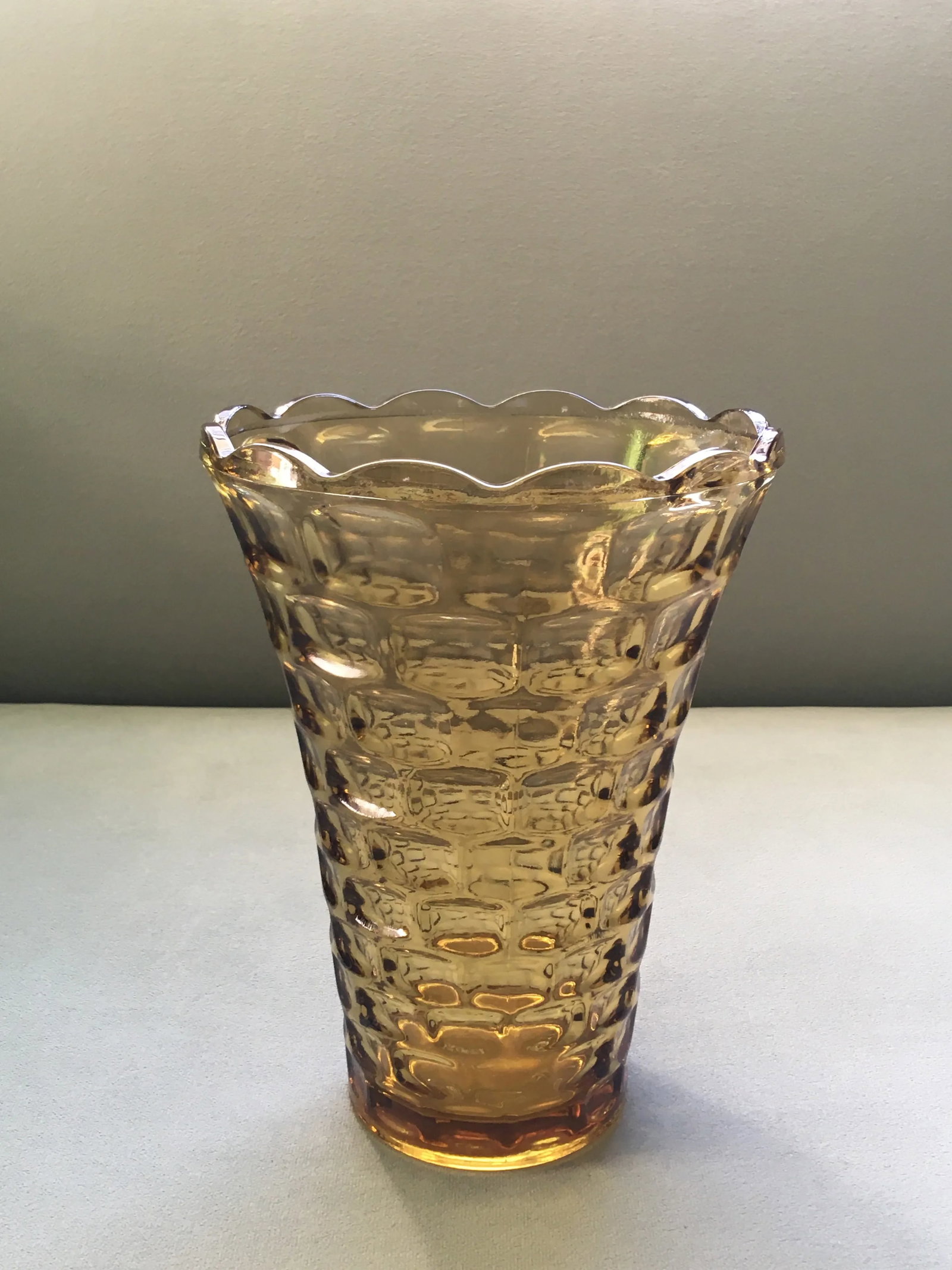 1960's Federal Glass Yorktown Gold Table Vase - 12