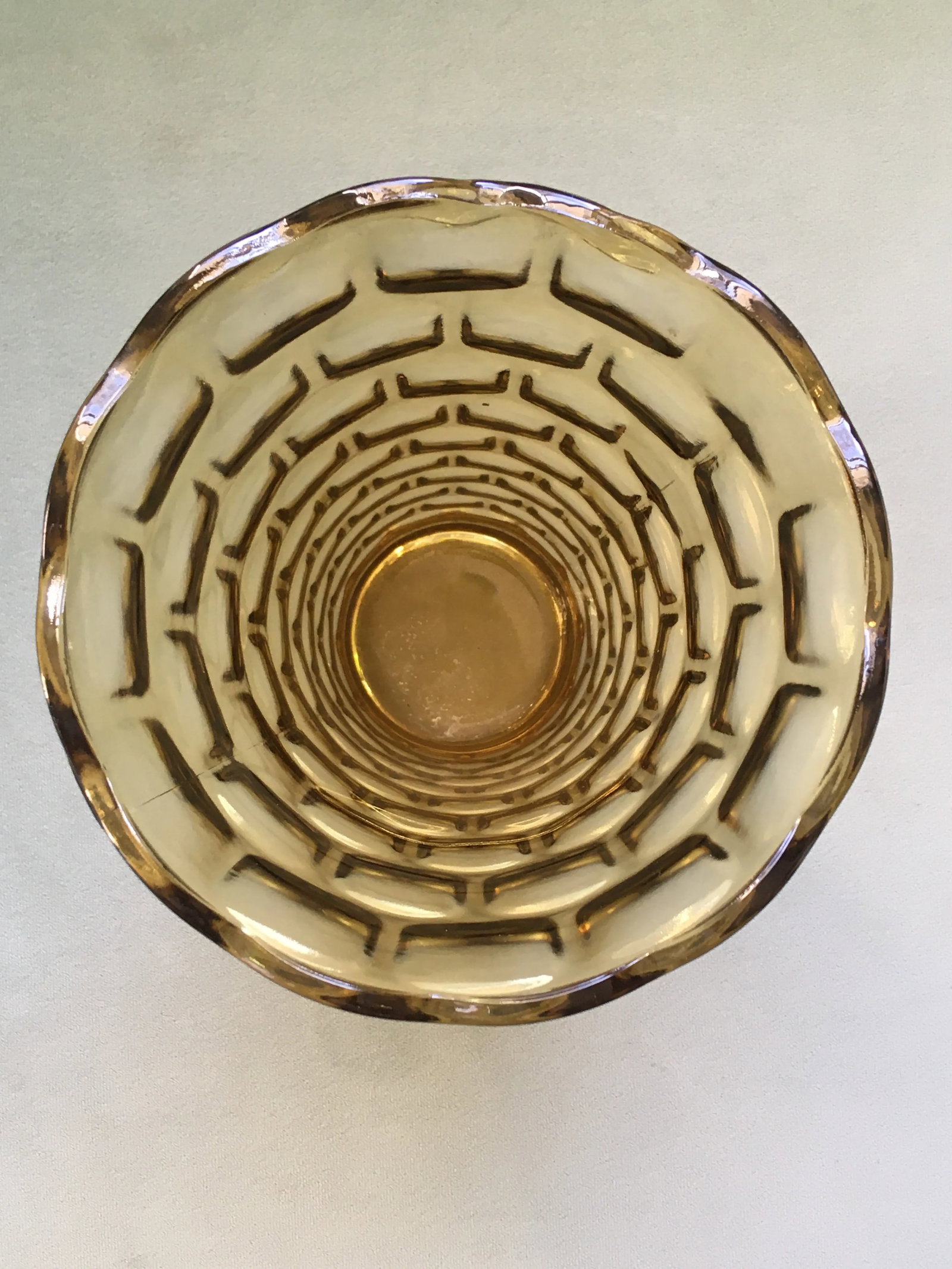 1960's Federal Glass Yorktown Gold Table Vase - 3
