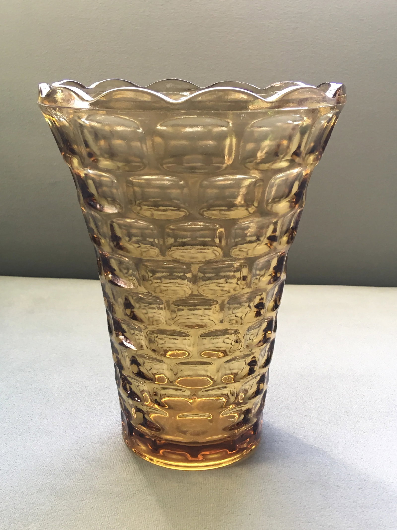 1960's Federal Glass Yorktown Gold Table Vase - 4