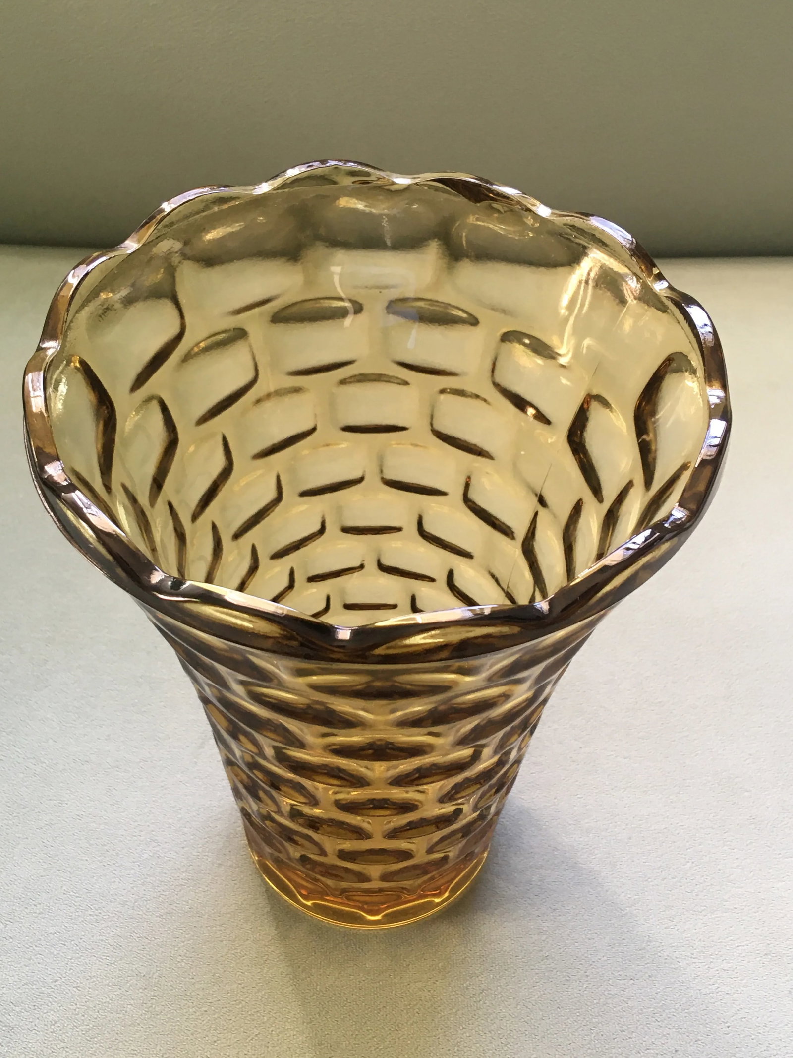 1960's Federal Glass Yorktown Gold Table Vase - 5