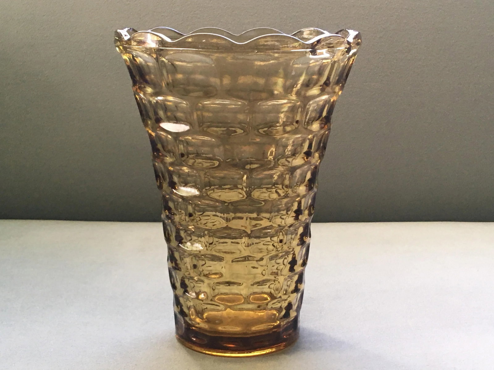 1960's Federal Glass Yorktown Gold Table Vase - 8