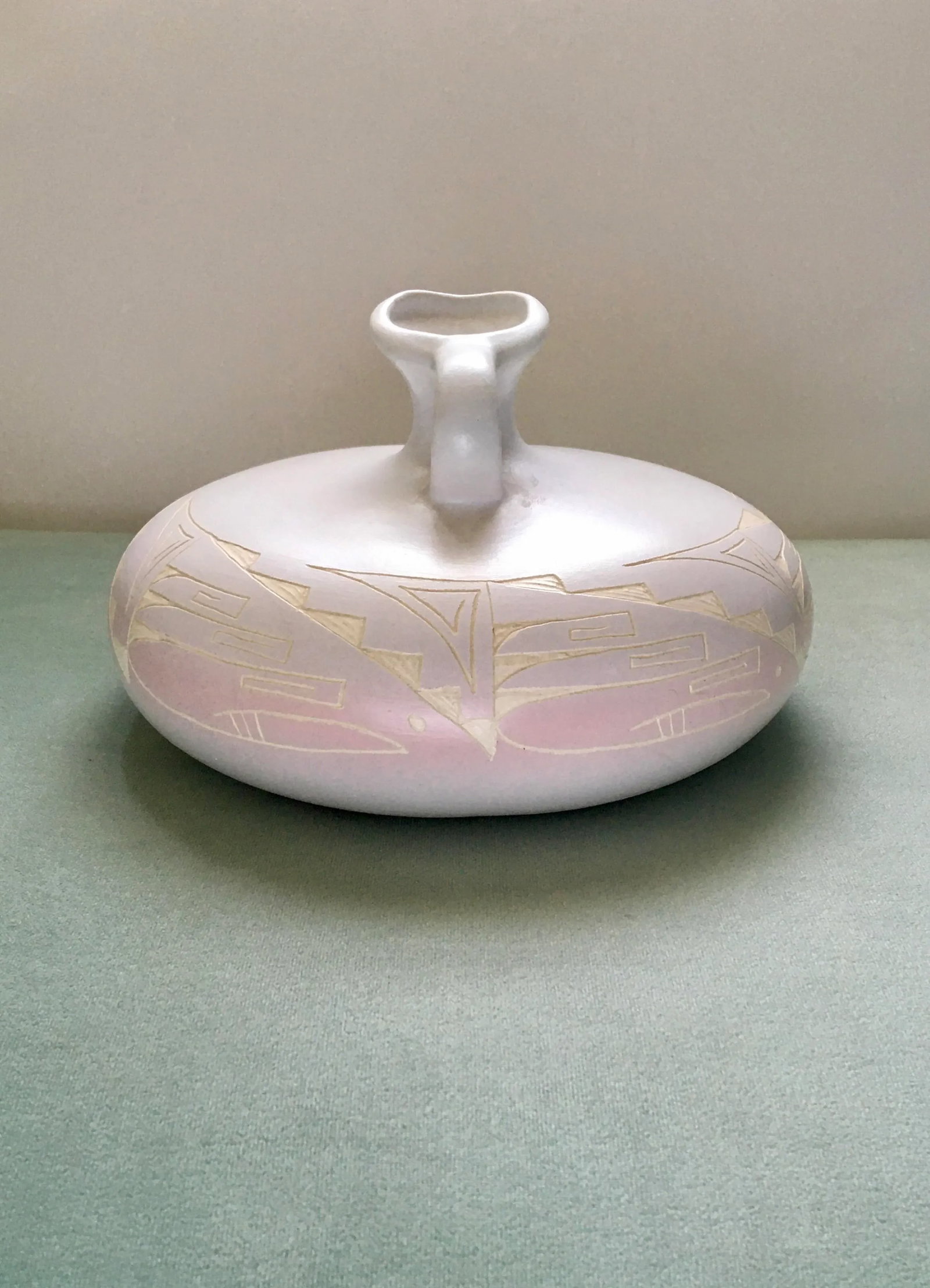 1980's Southwestern Pastel Decorative Jug - 9