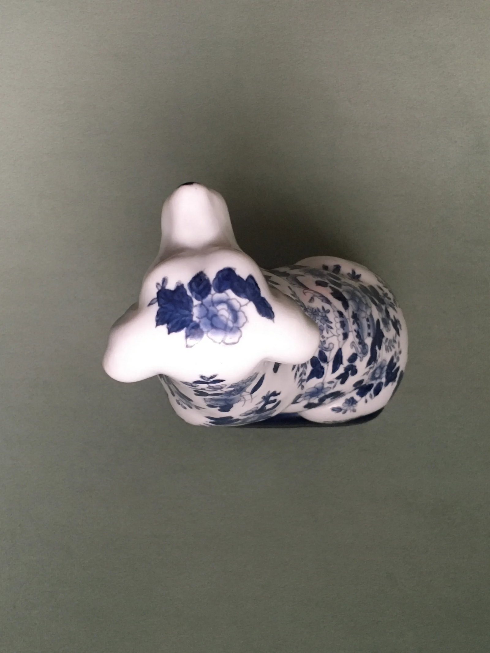 Vintage Mid 20th Century Blue & White Floral China Dog - 6