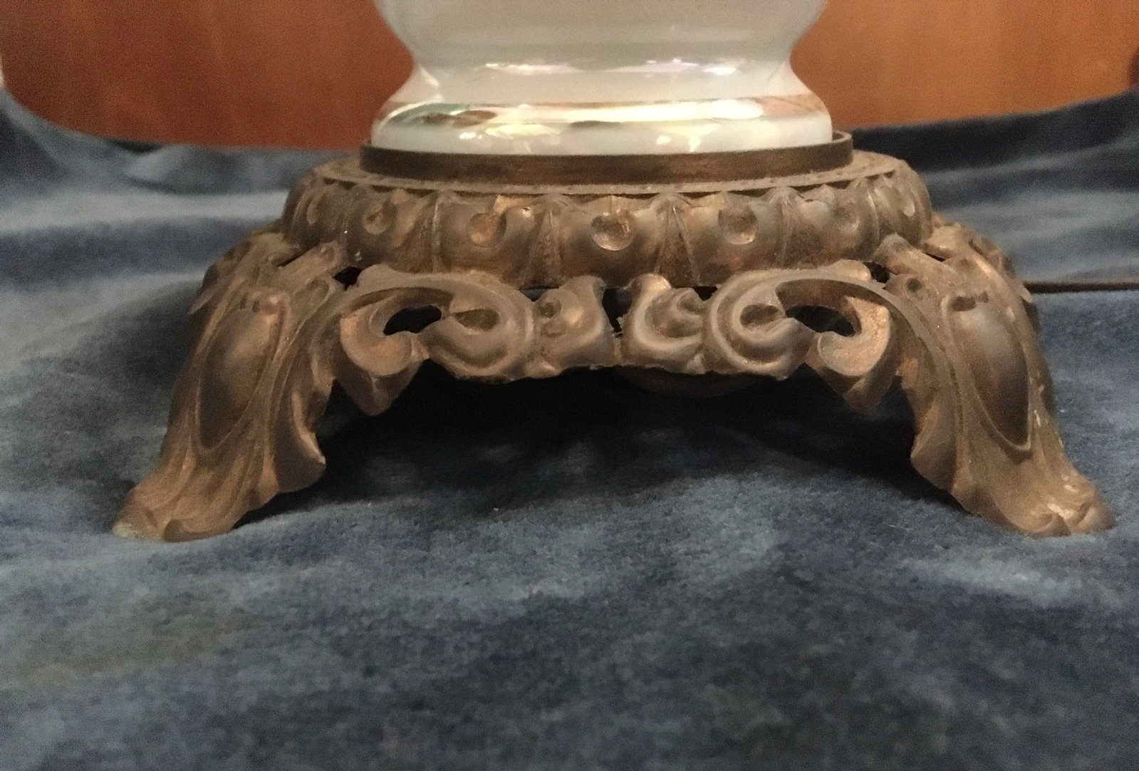 Vintage Mid 20th Century Gold Scrollwork Iridescent Phoenix Glass Table Lamp - 8