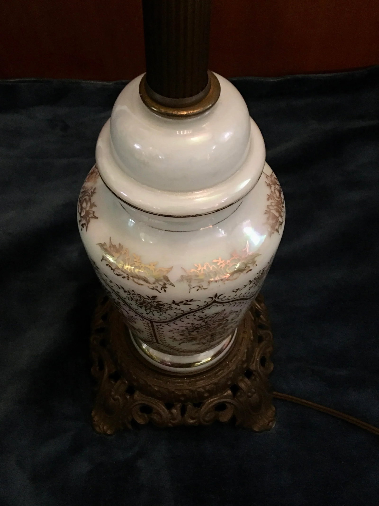 Vintage Mid 20th Century Gold Scrollwork Iridescent Phoenix Glass Table Lamp - 9
