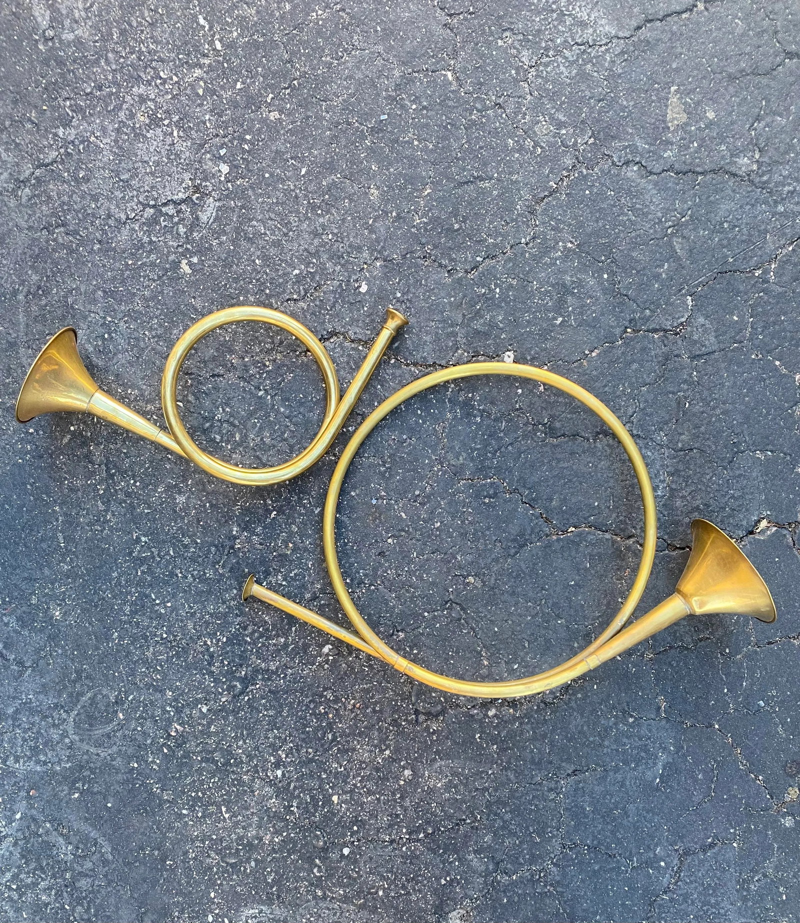 1980s Vintage Holiday Brass Horn Decor, Set of 2 - 4