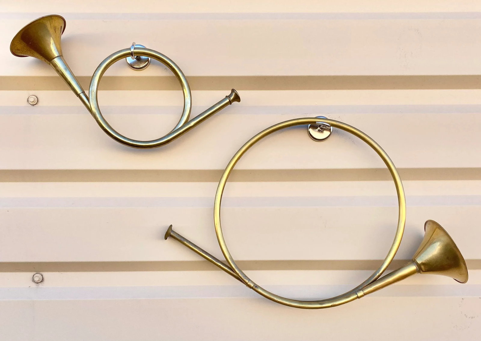 1980s Vintage Holiday Brass Horn Decor, Set of 2 - 5