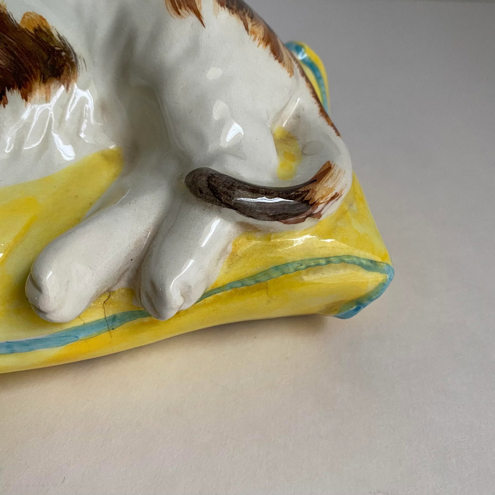 Vintage Italian Calico Cat Sleeping on Pillow Ceramic Hand Painted Made in Italy - 5