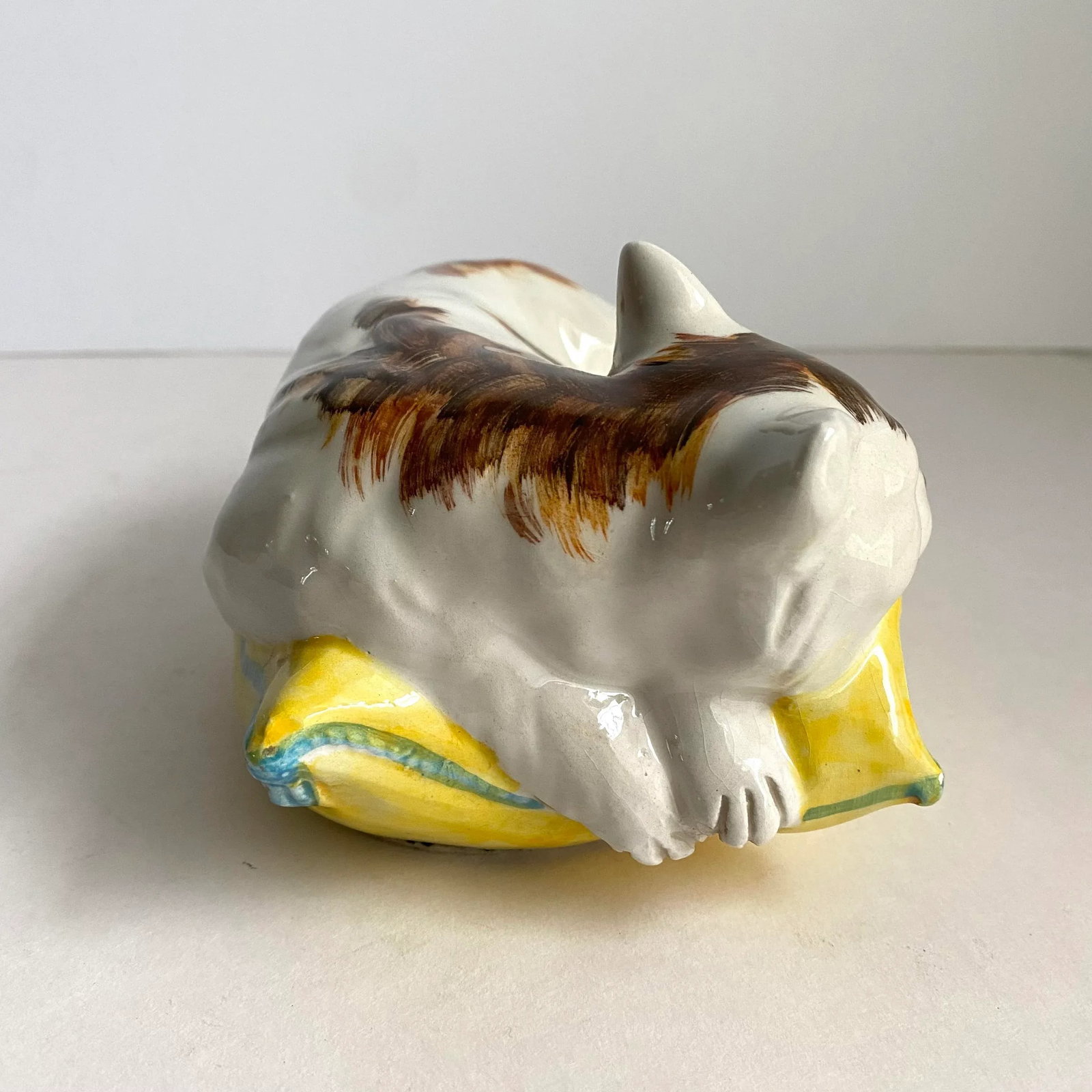 Vintage Italian Calico Cat Sleeping on Pillow Ceramic Hand Painted Made in Italy - 6