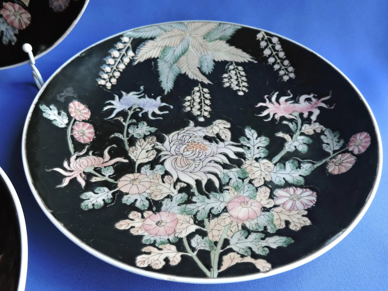 Late 20th Century Chinese Famille Noire Porcelain Hand Painted Plates Set of 4 - 5