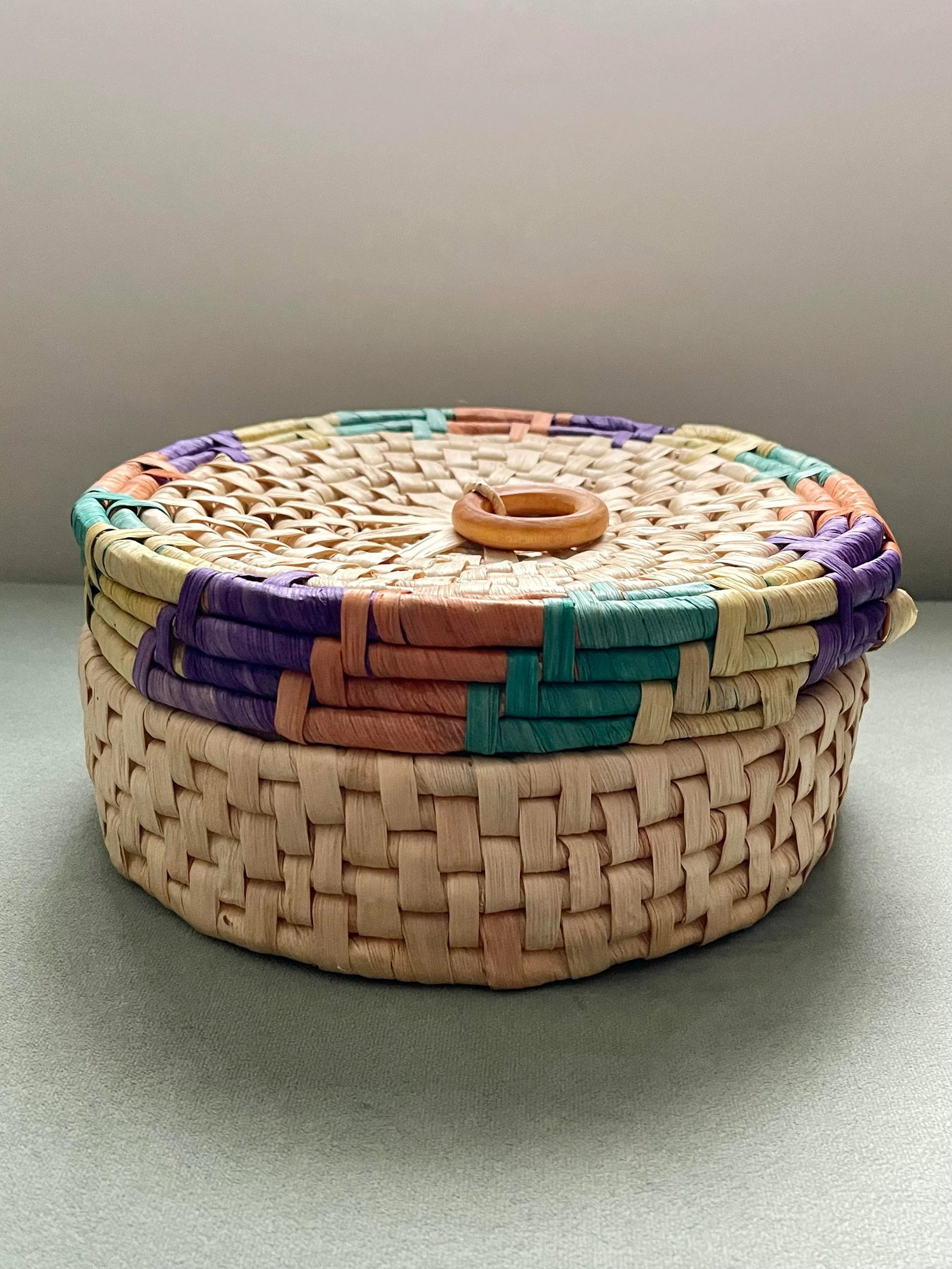 Late 20th Century Vintage Multicolored Round Woven Basket With Wooden Handle - 2