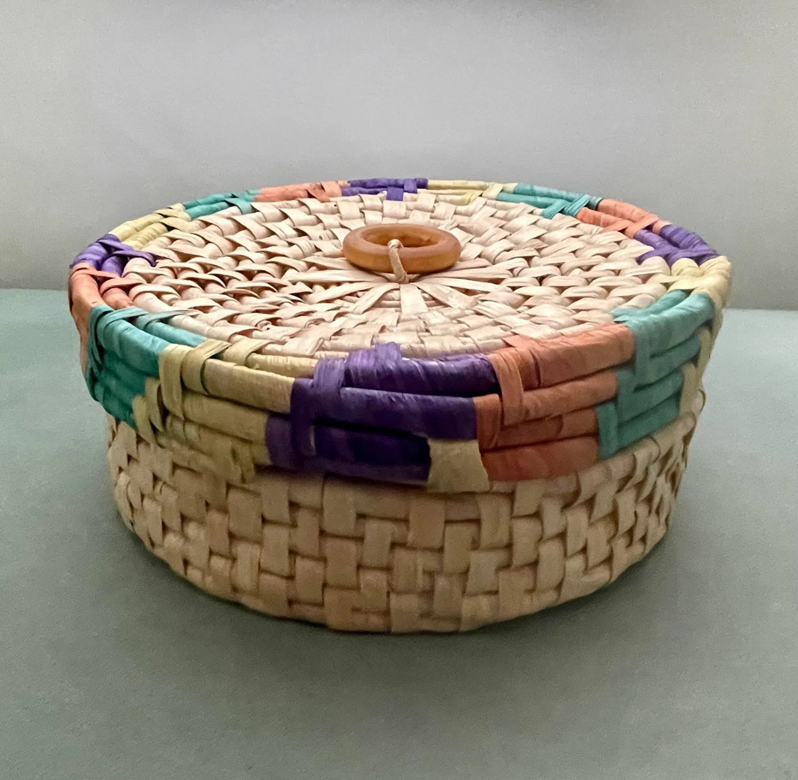 Late 20th Century Vintage Multicolored Round Woven Basket With Wooden Handle - 5