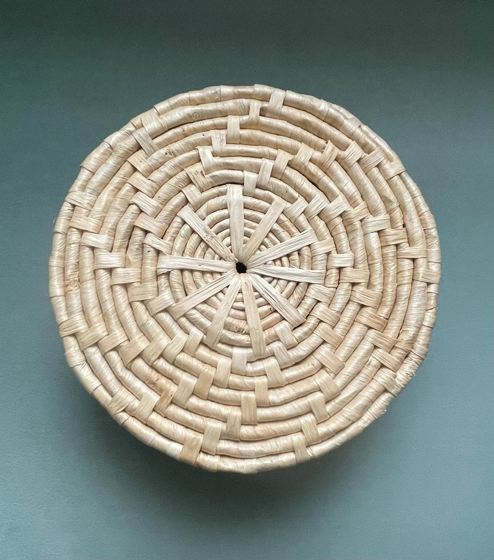 Late 20th Century Vintage Multicolored Round Woven Basket With Wooden Handle - 6