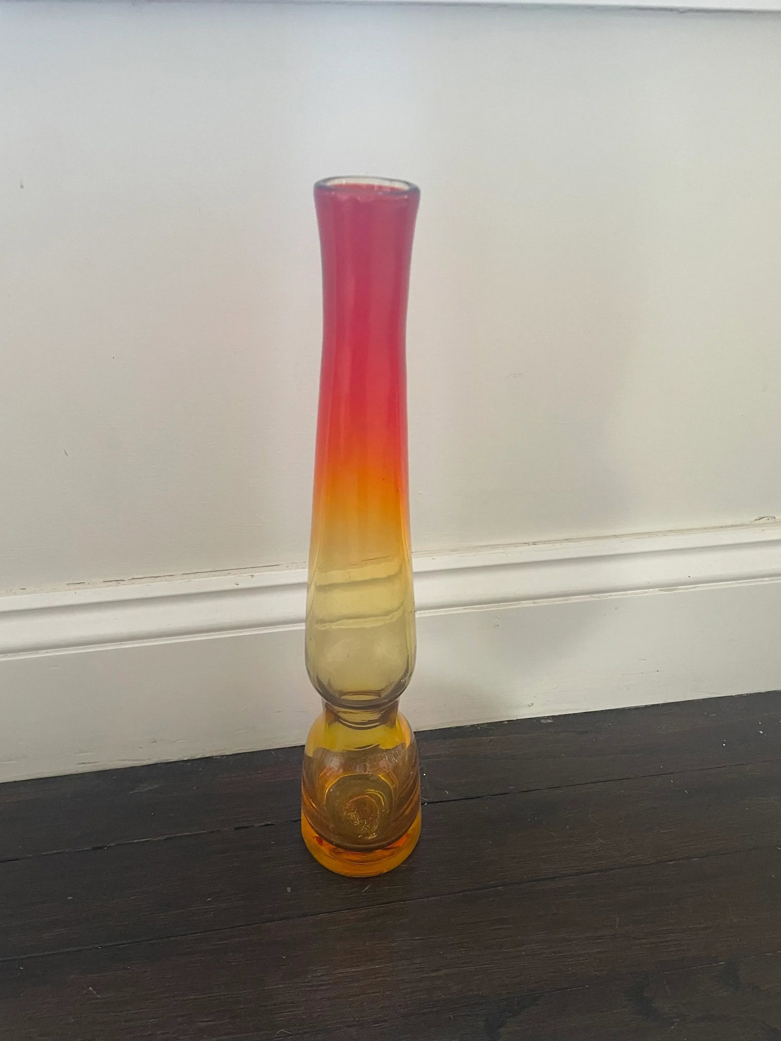 Contemporary Greenwich Flint Craft Ombre Glass - 3