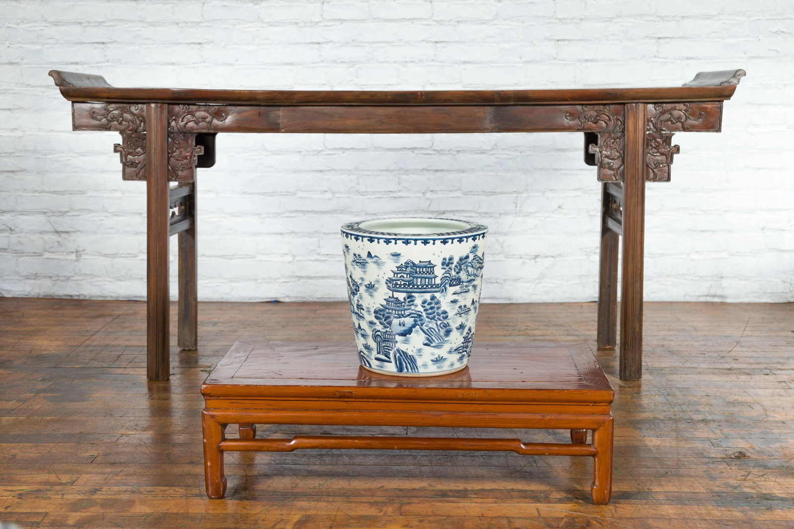 Chinese Vintage Porcelain Cache-Pot Planter with Blue and White Landscape - 3